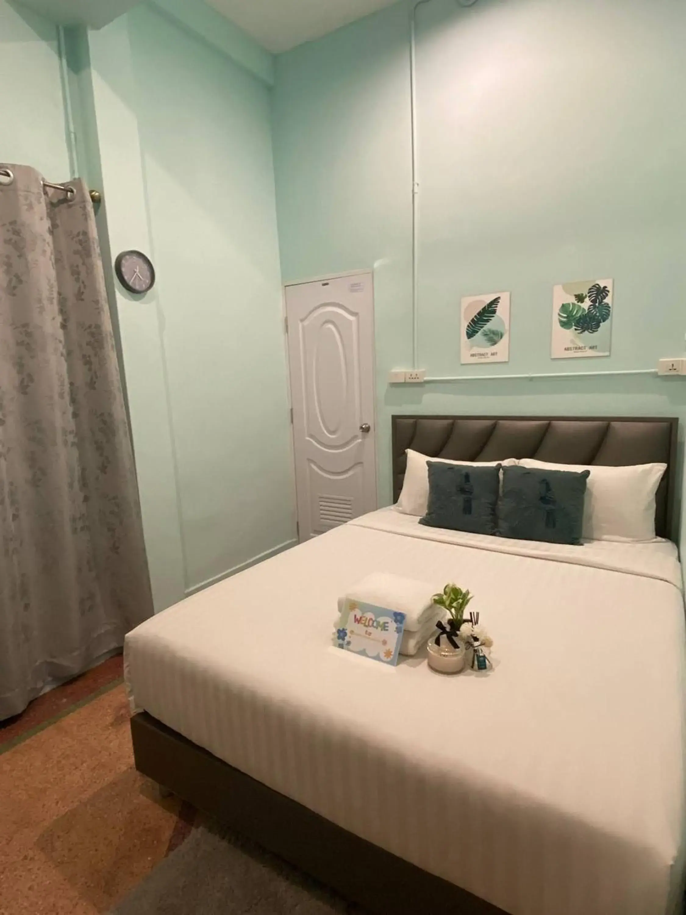 Deluxe Queen Room in Hostel Lemon Siam Petchaburi Road Deluxe Queen Room in Hostel Lemon Siam Petchaburi Road