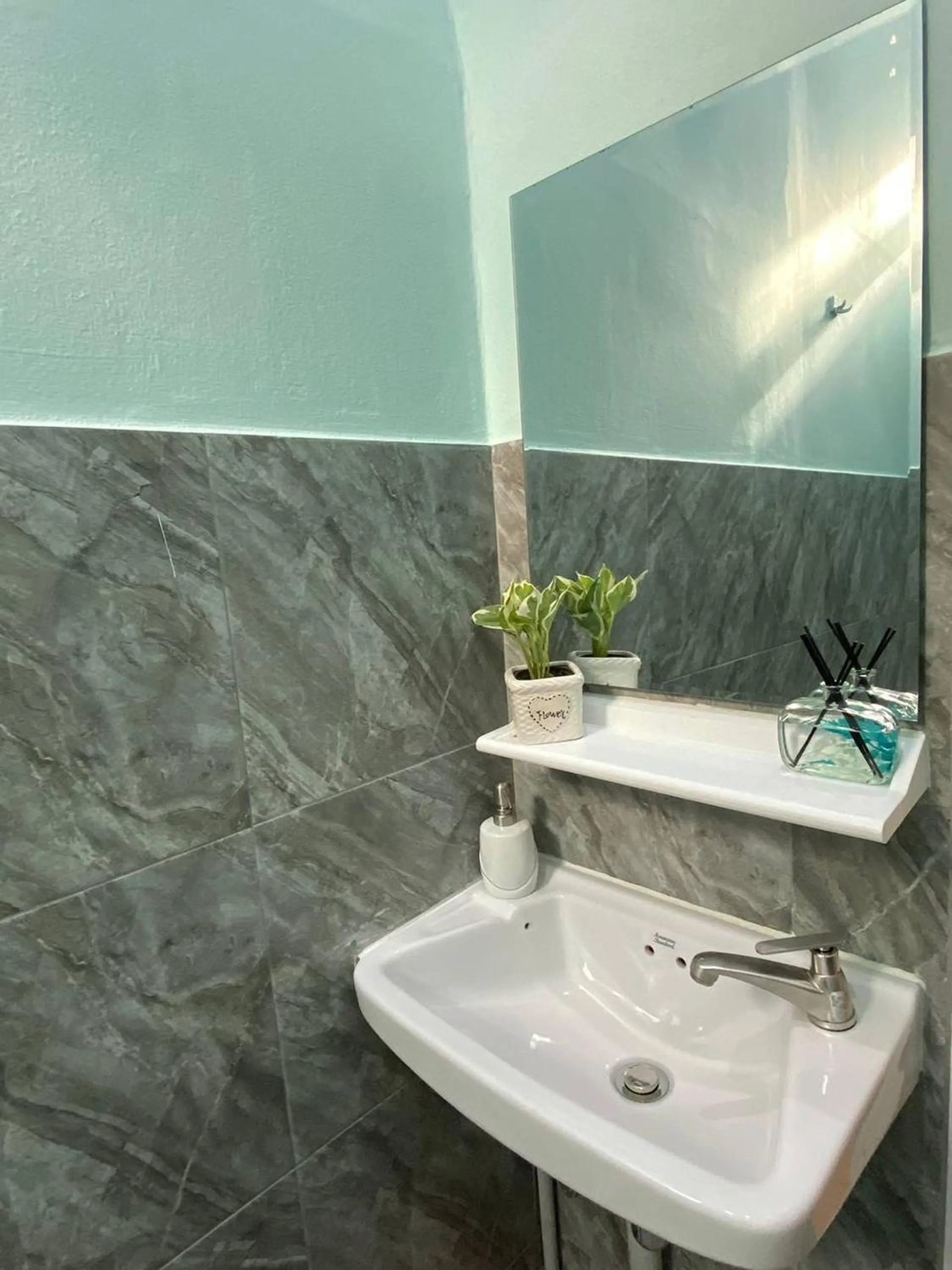 Bathroom in Hostel Lemon Siam Petchaburi Road