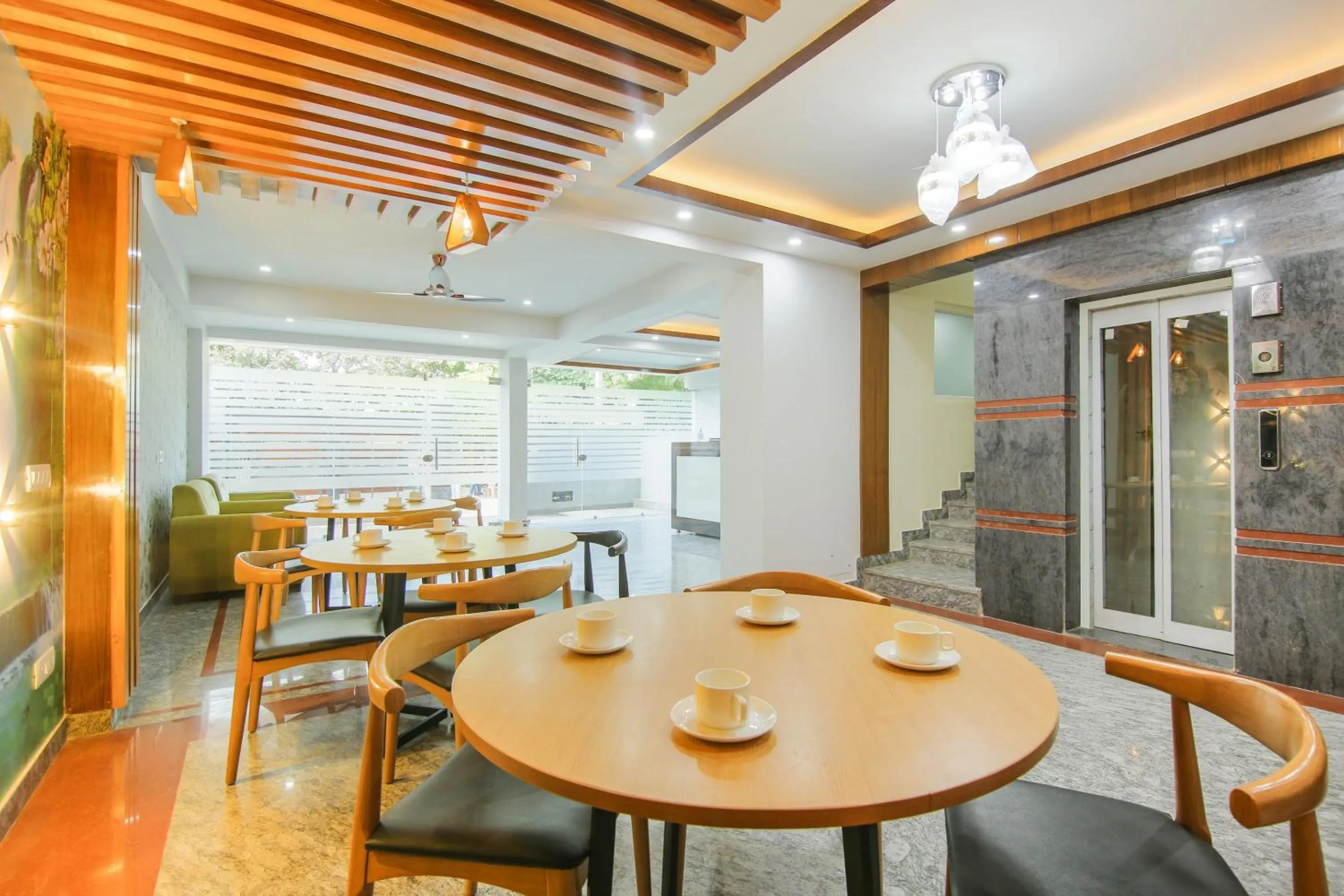 Lobby or reception in Collection O Corporate Suite Near Omaxe Celebration Mall