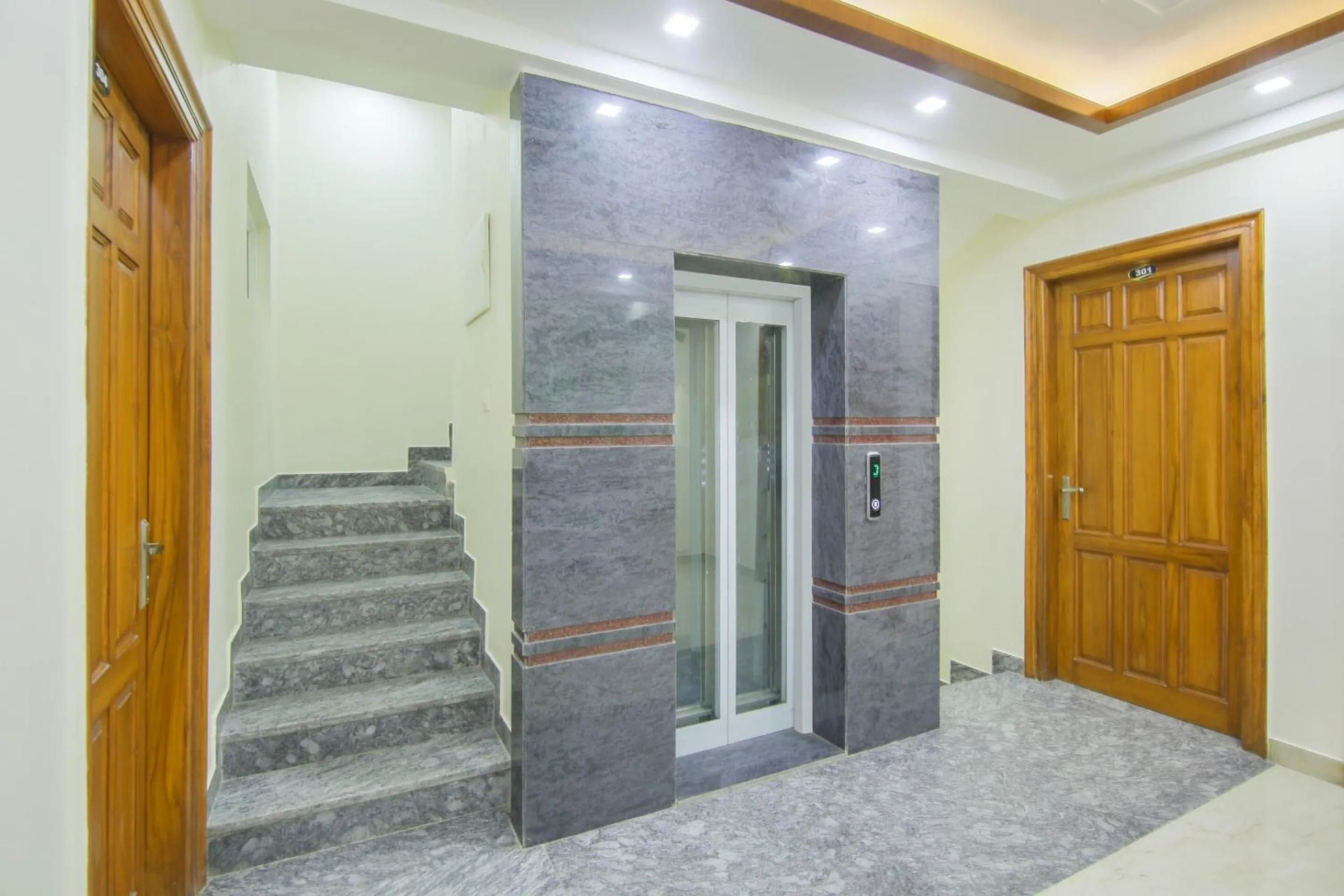 Lobby or reception in Collection O Corporate Suite Near Omaxe Celebration Mall