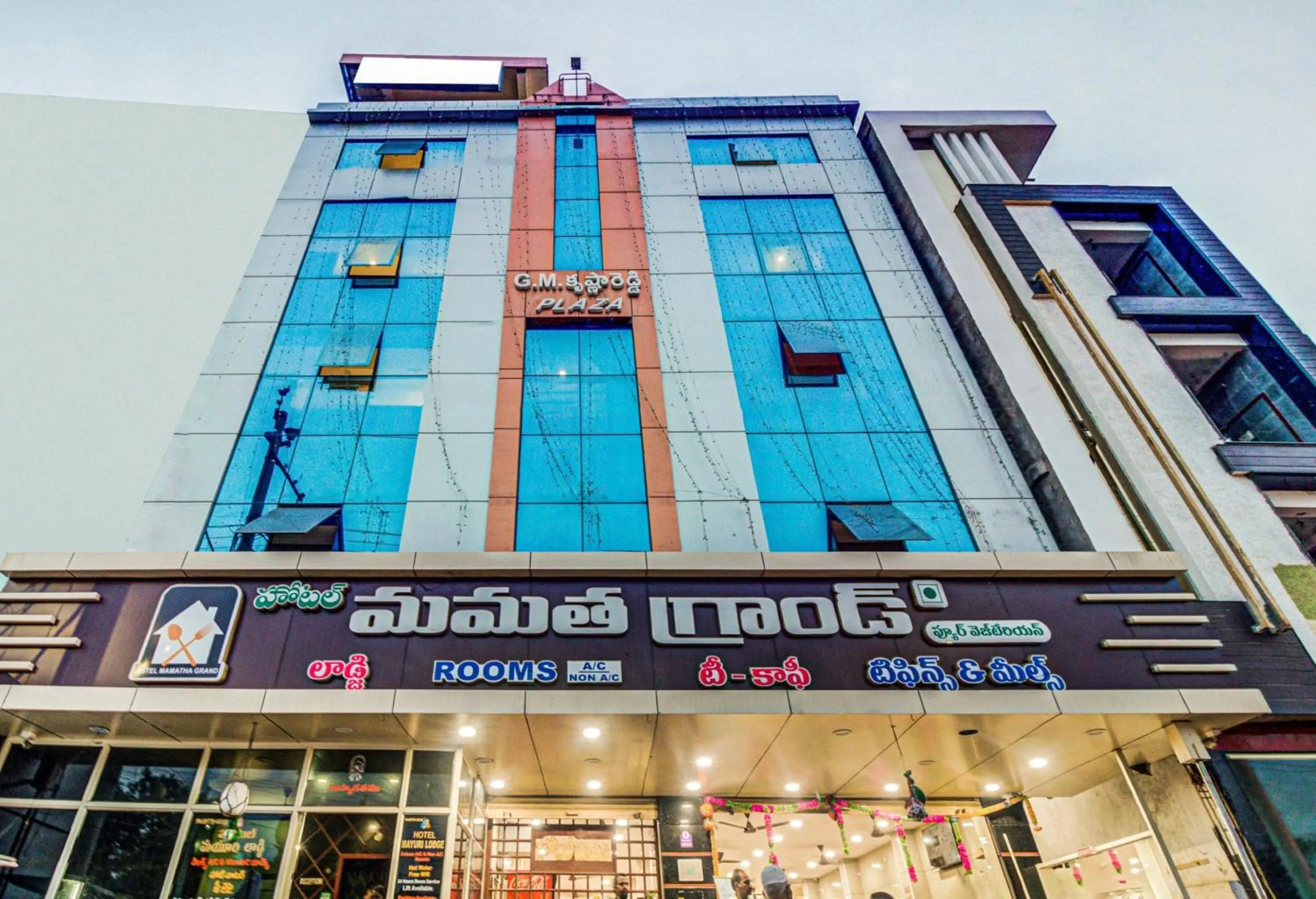 Facade/entrance in SPOT ON Swarna Mayuri