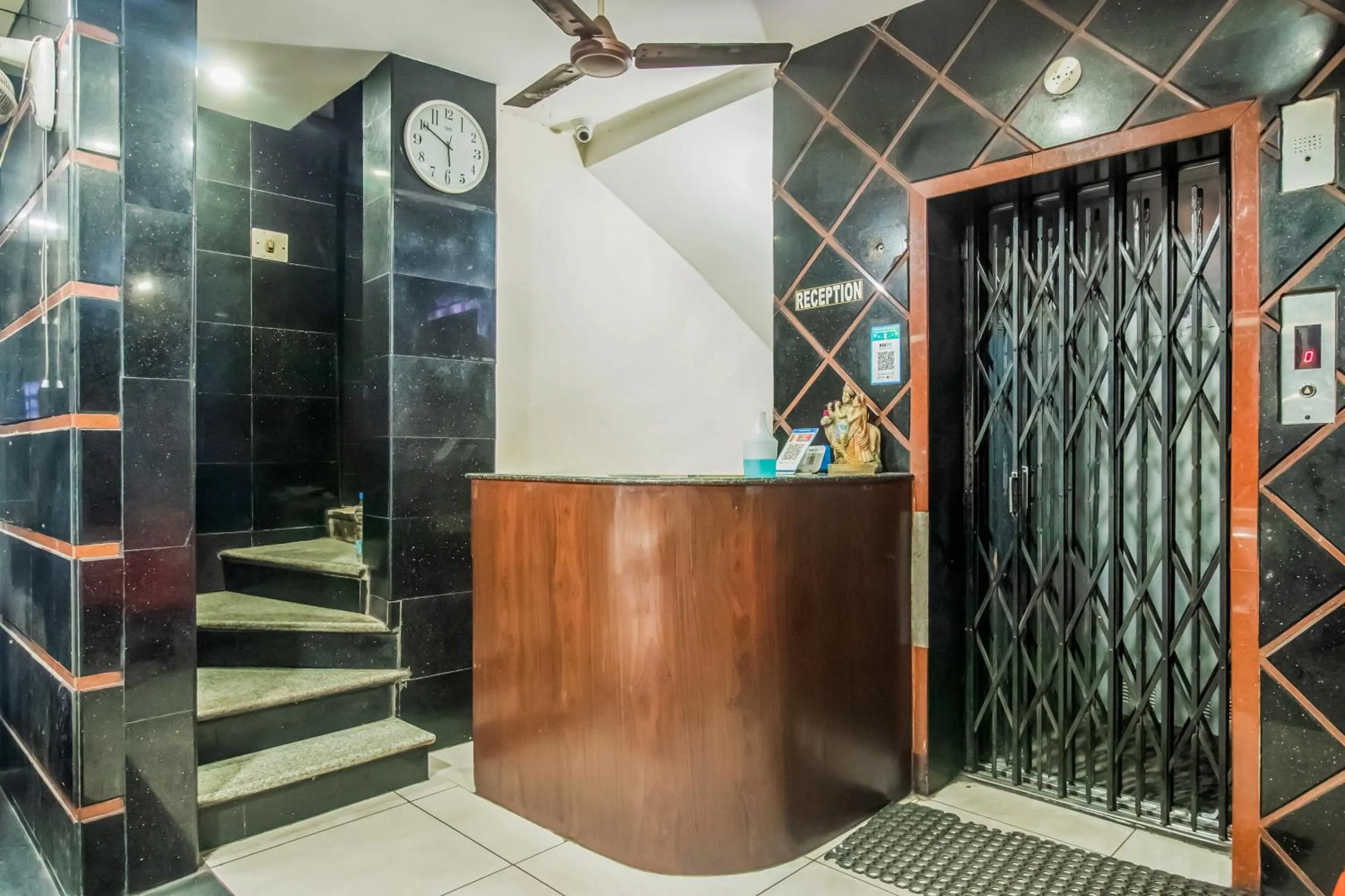 Lobby or reception in SPOT ON Swarna Mayuri