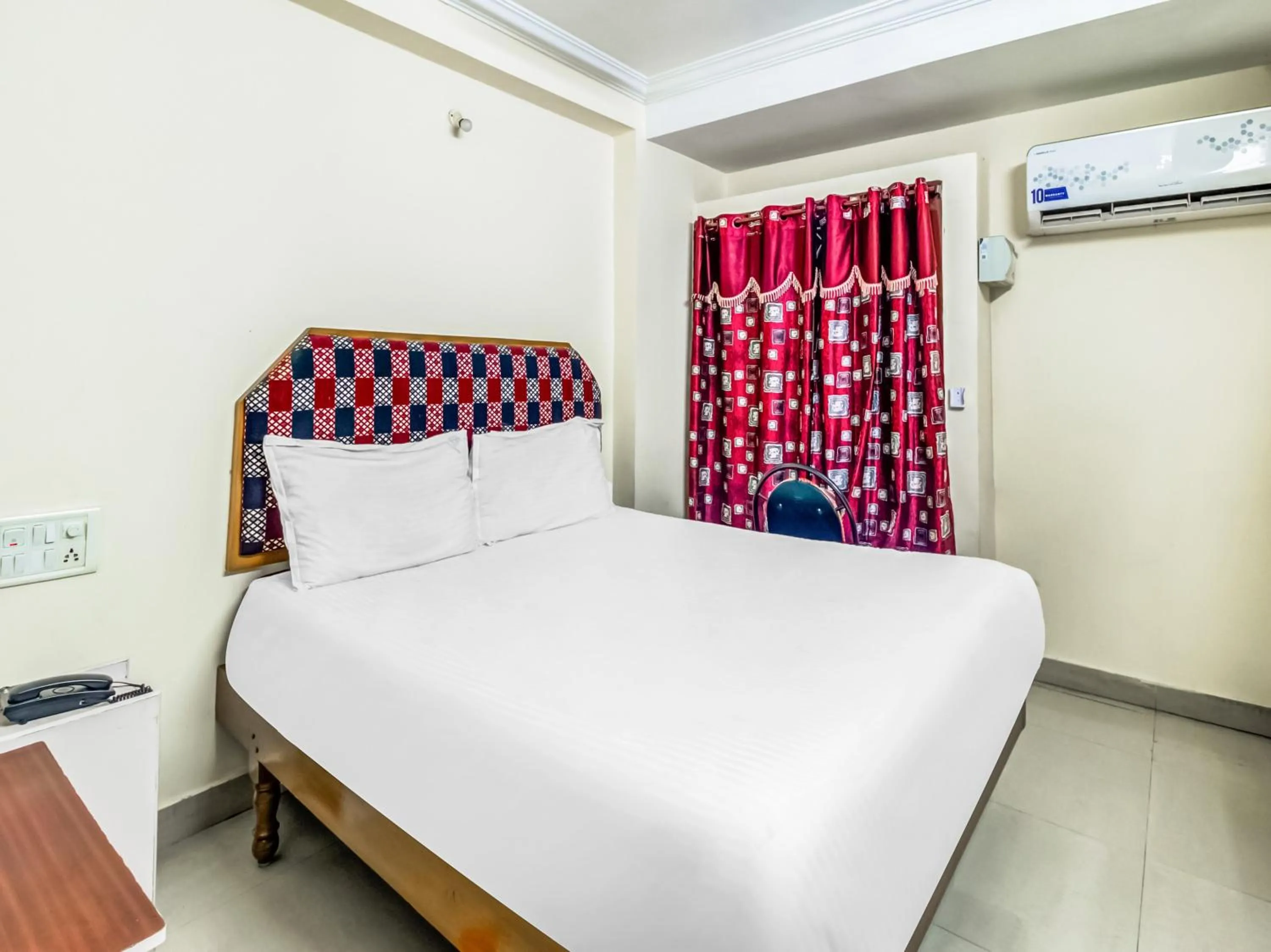 Bedroom, Bed in SPOT ON Swarna Mayuri