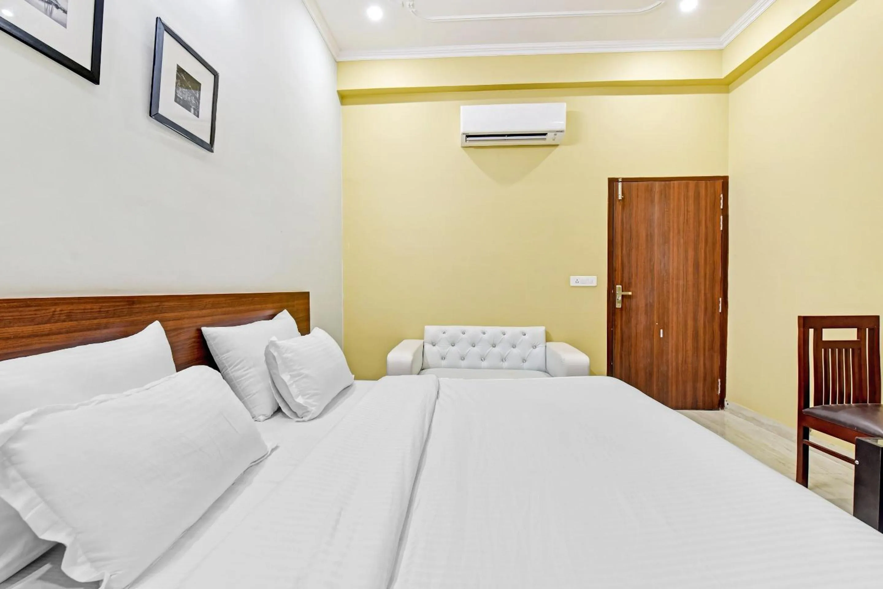 Bedroom in Hotel O Shri Ganesh