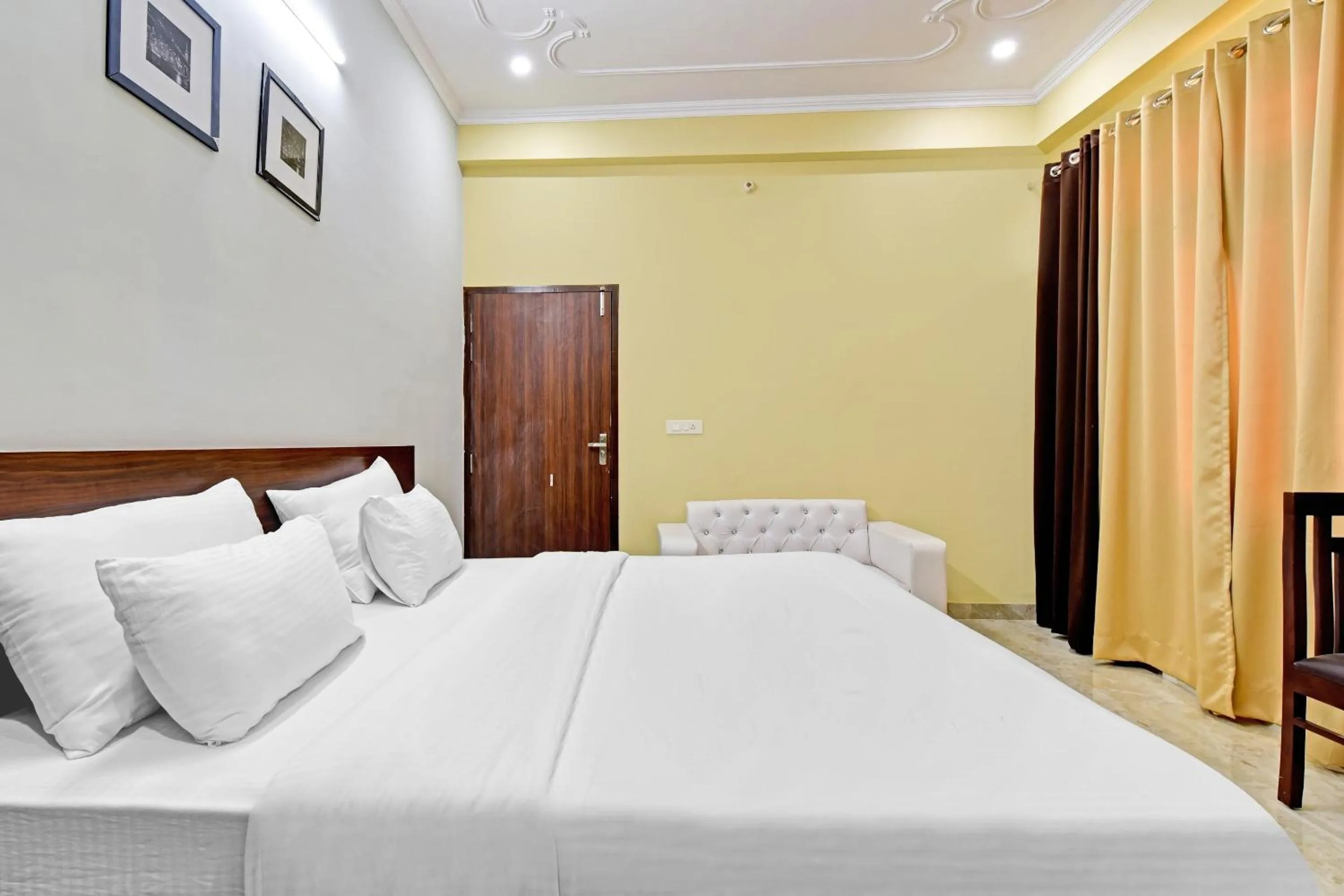 Bedroom in Hotel O Shri Ganesh