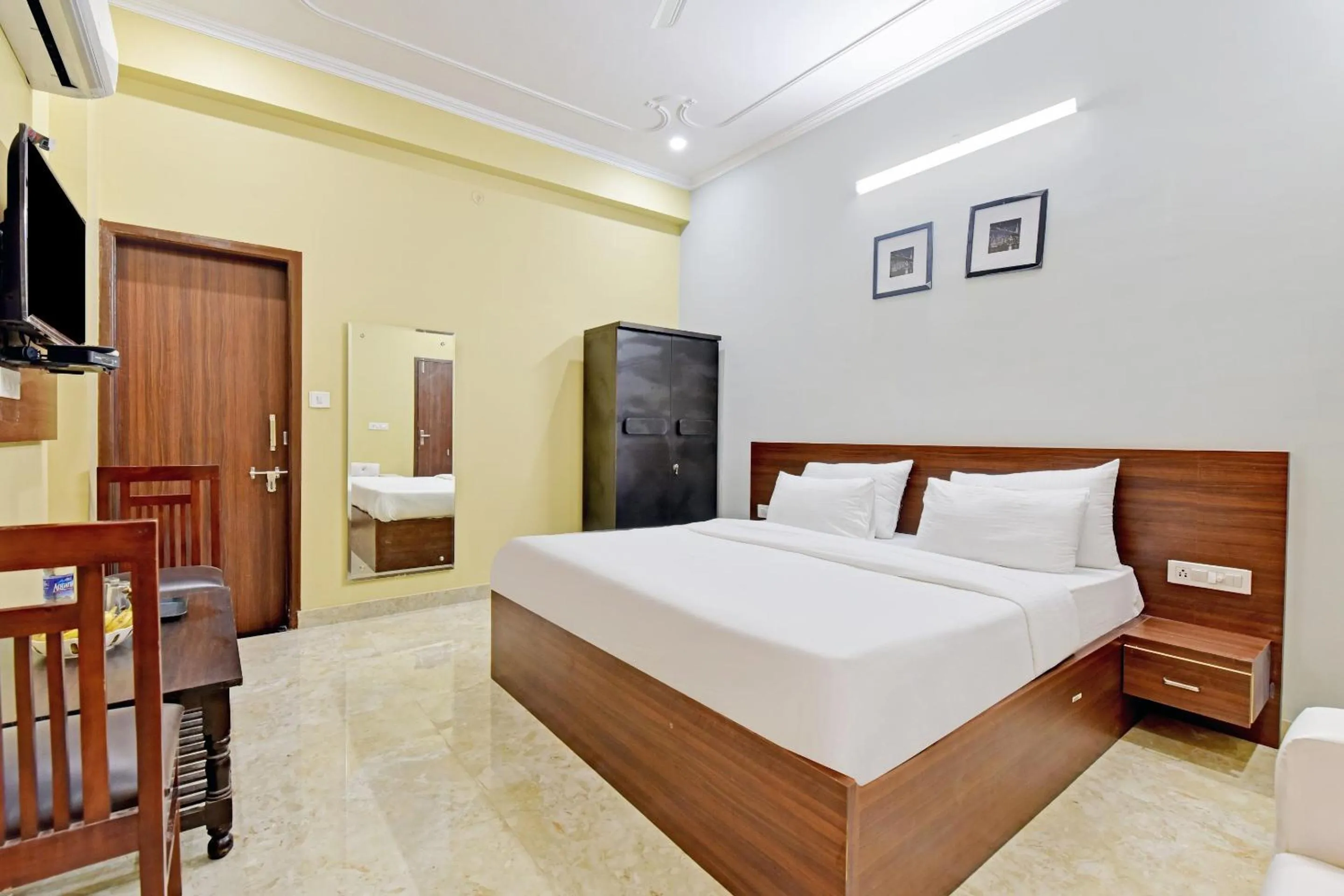 Bedroom in Hotel O Shri Ganesh