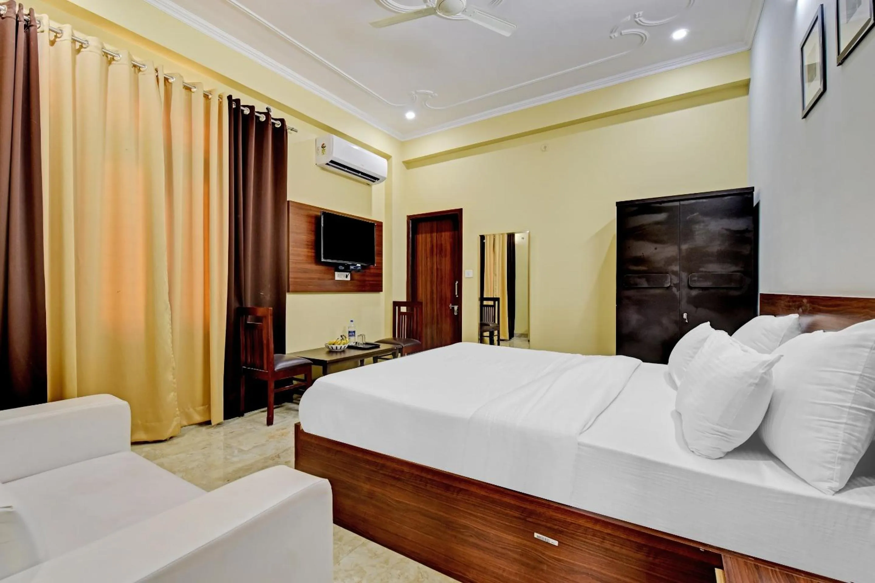 Bedroom in Hotel O Shri Ganesh