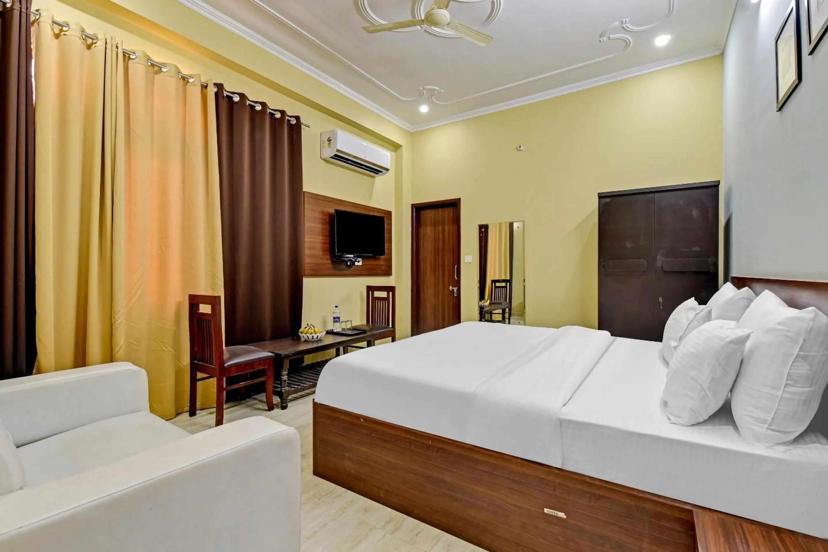 Bedroom in Hotel O Shri Ganesh