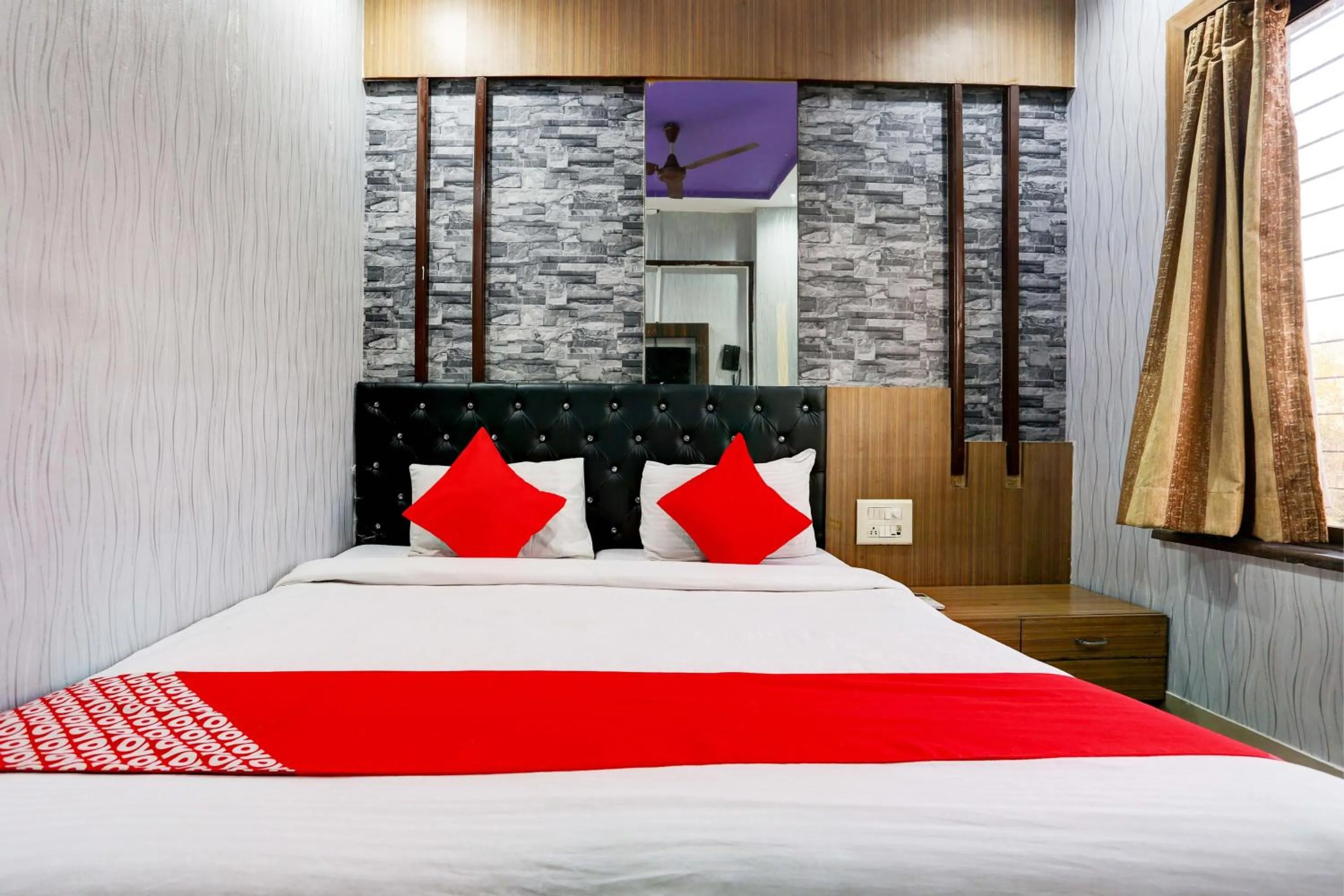 Bedroom, Bed in Super Hotel O Yatri Yadgar