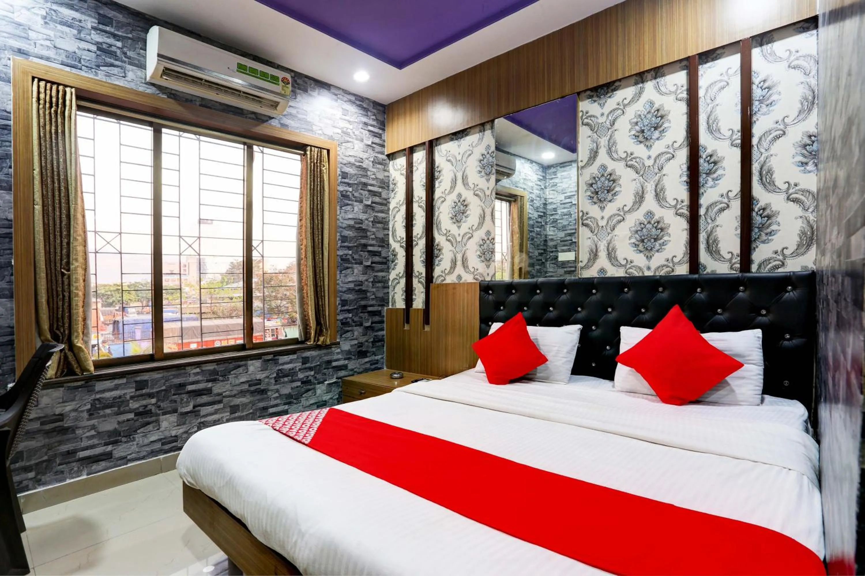 Bedroom, Bed in Super Hotel O Yatri Yadgar