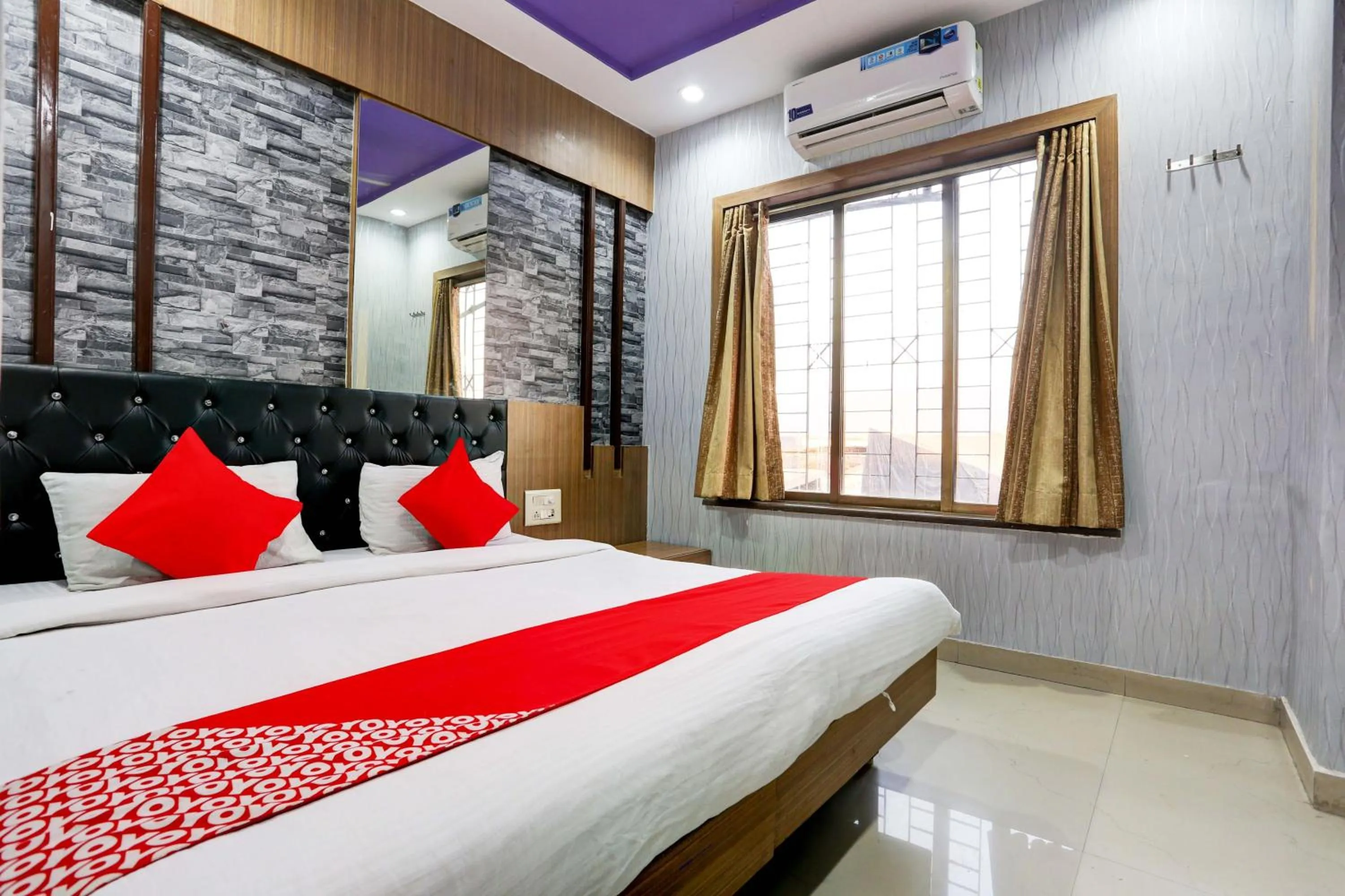 Bedroom, Bed in Super Hotel O Yatri Yadgar
