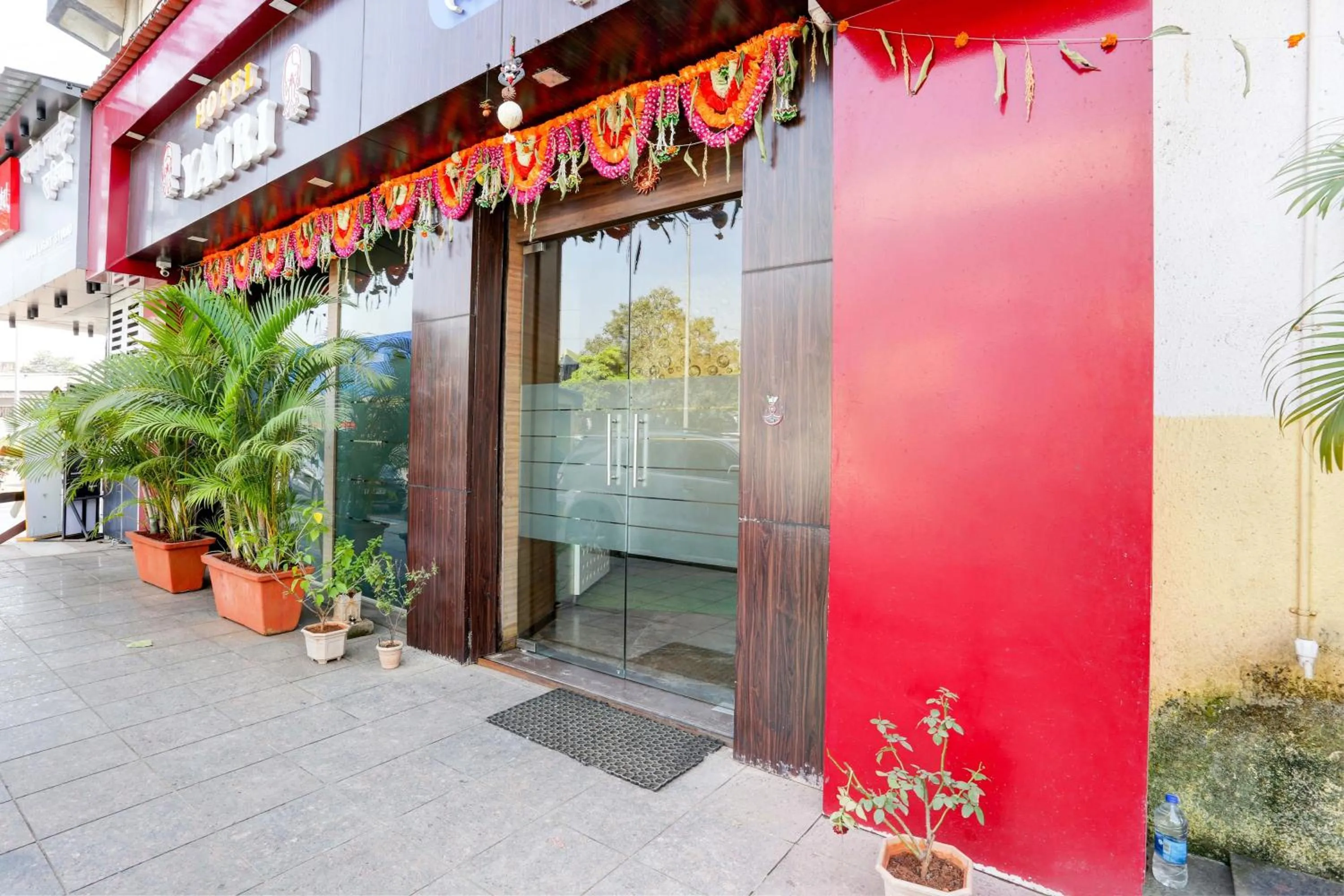 Facade/entrance in Super Hotel O Yatri Yadgar