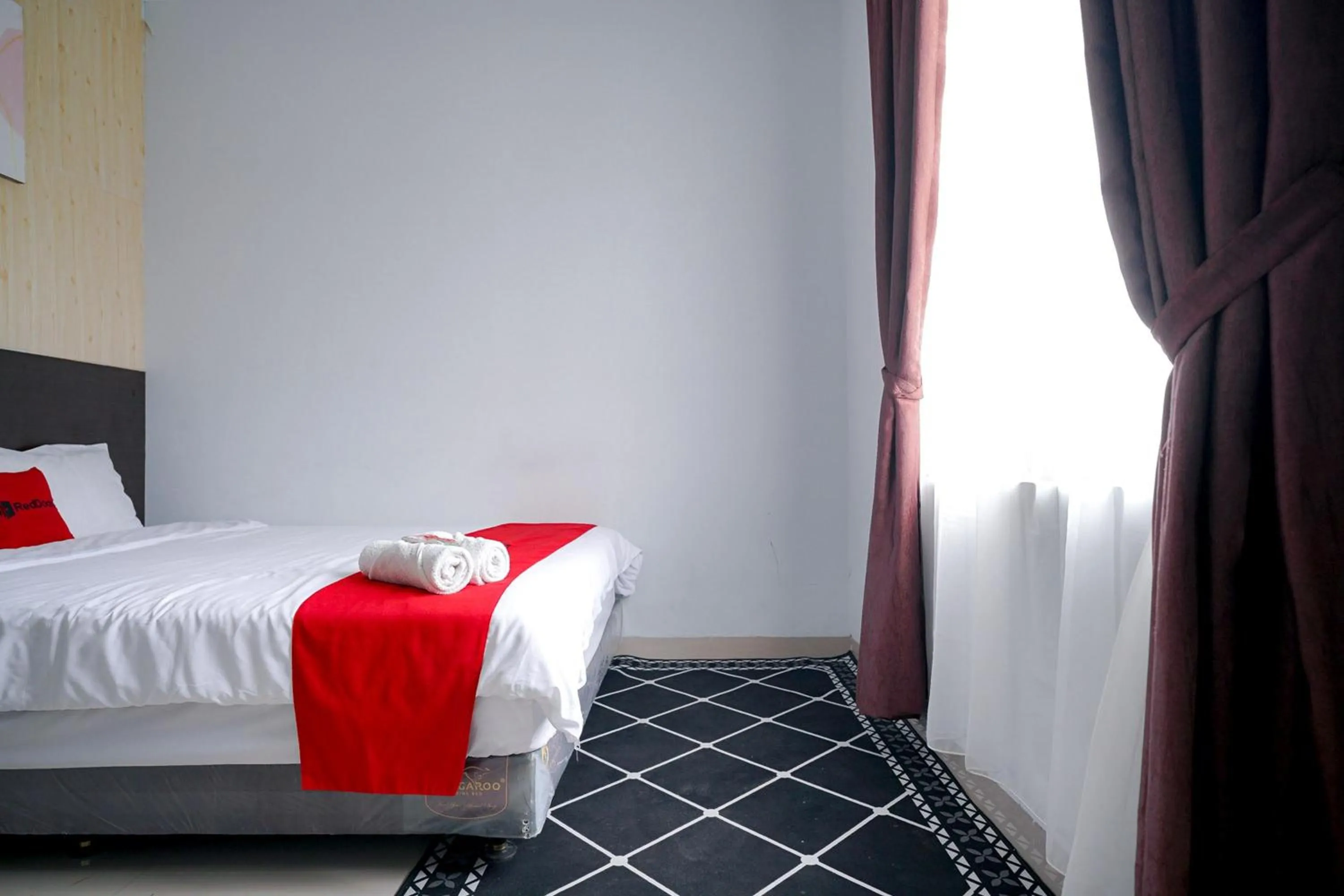Bedroom, Bed in RedDoorz Premium at Raja Hostel Syariah