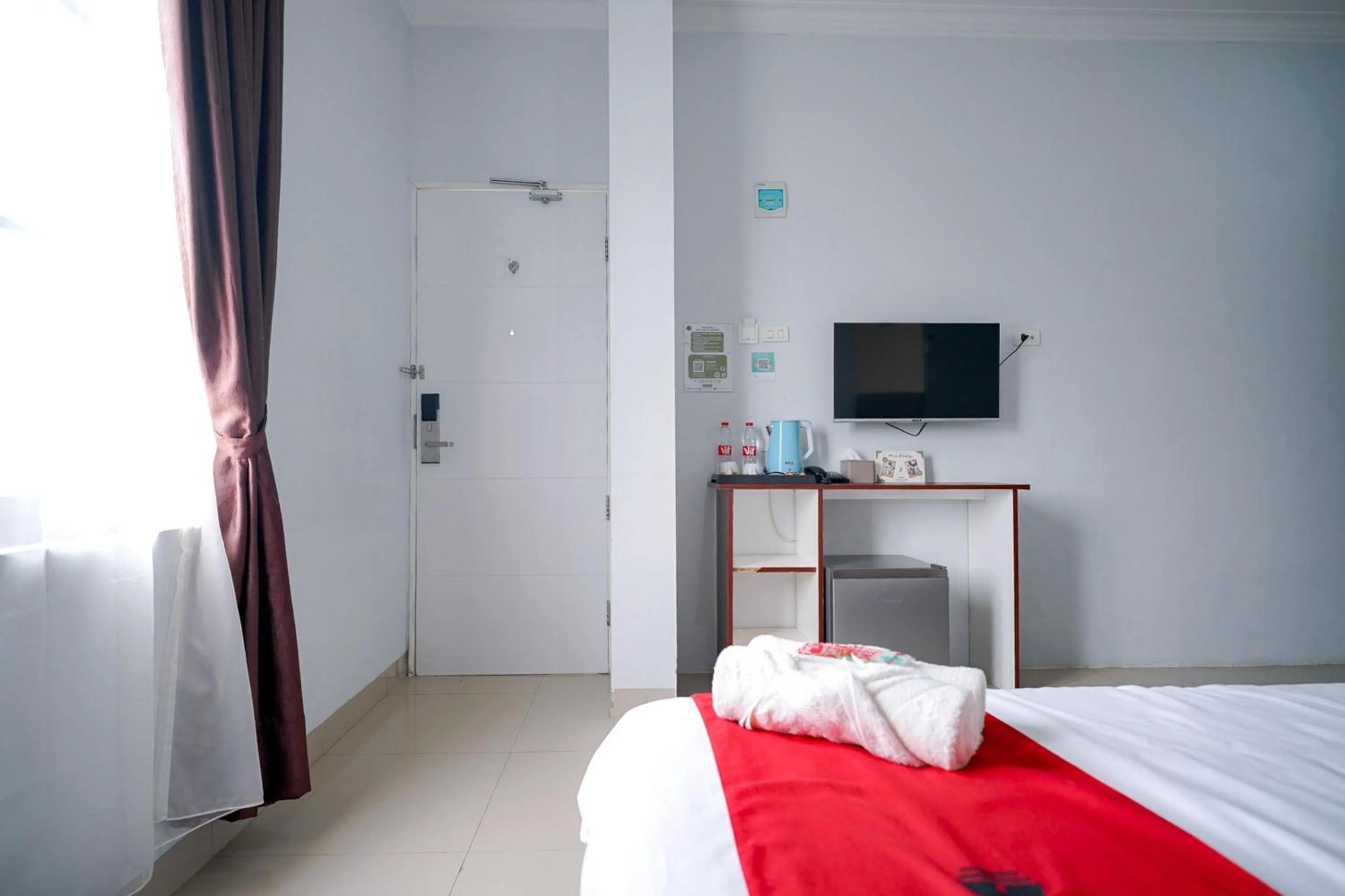 Bedroom, Bed in RedDoorz Premium at Raja Hostel Syariah