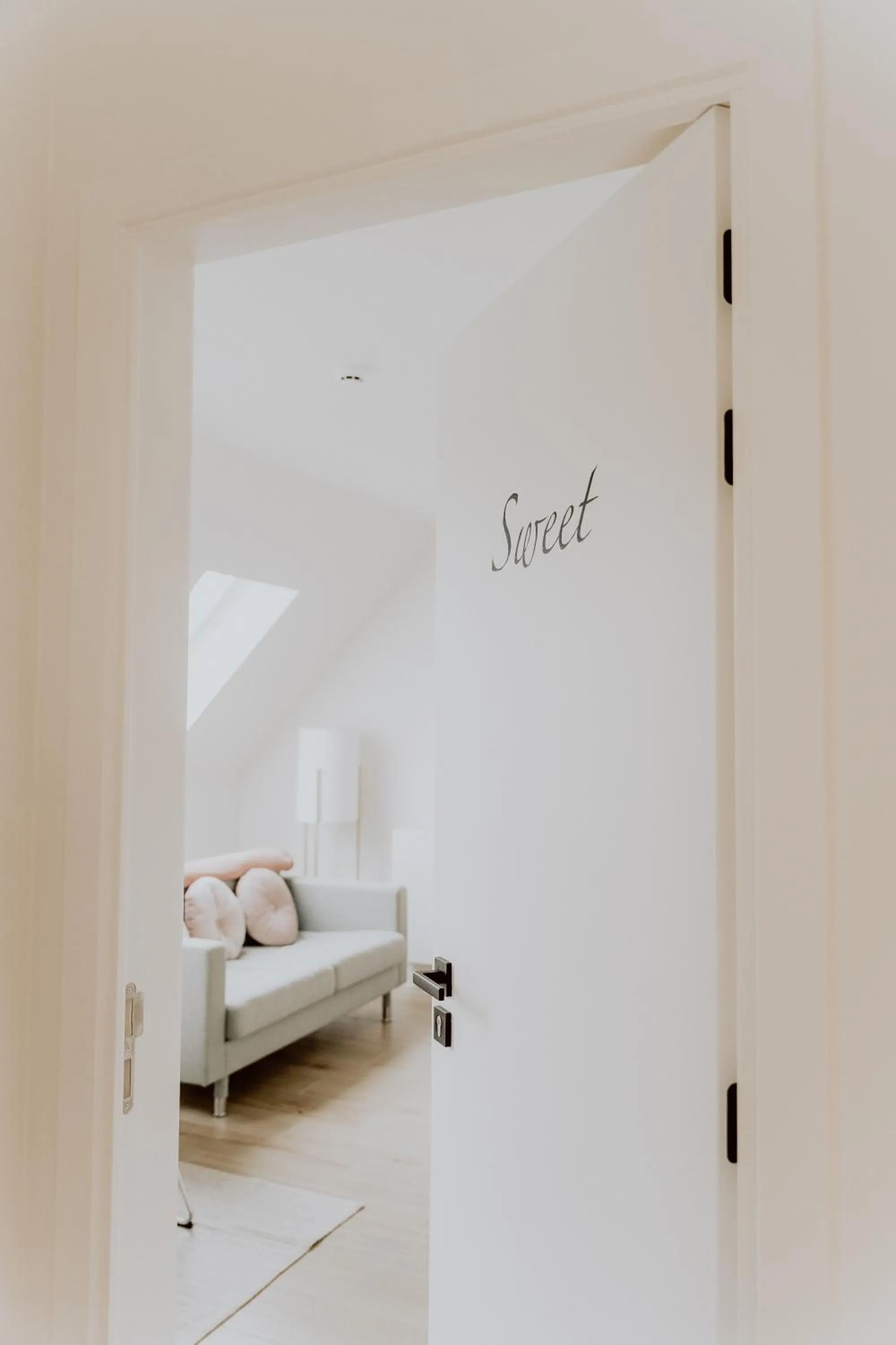 Facade/entrance, Bed in Ramslo