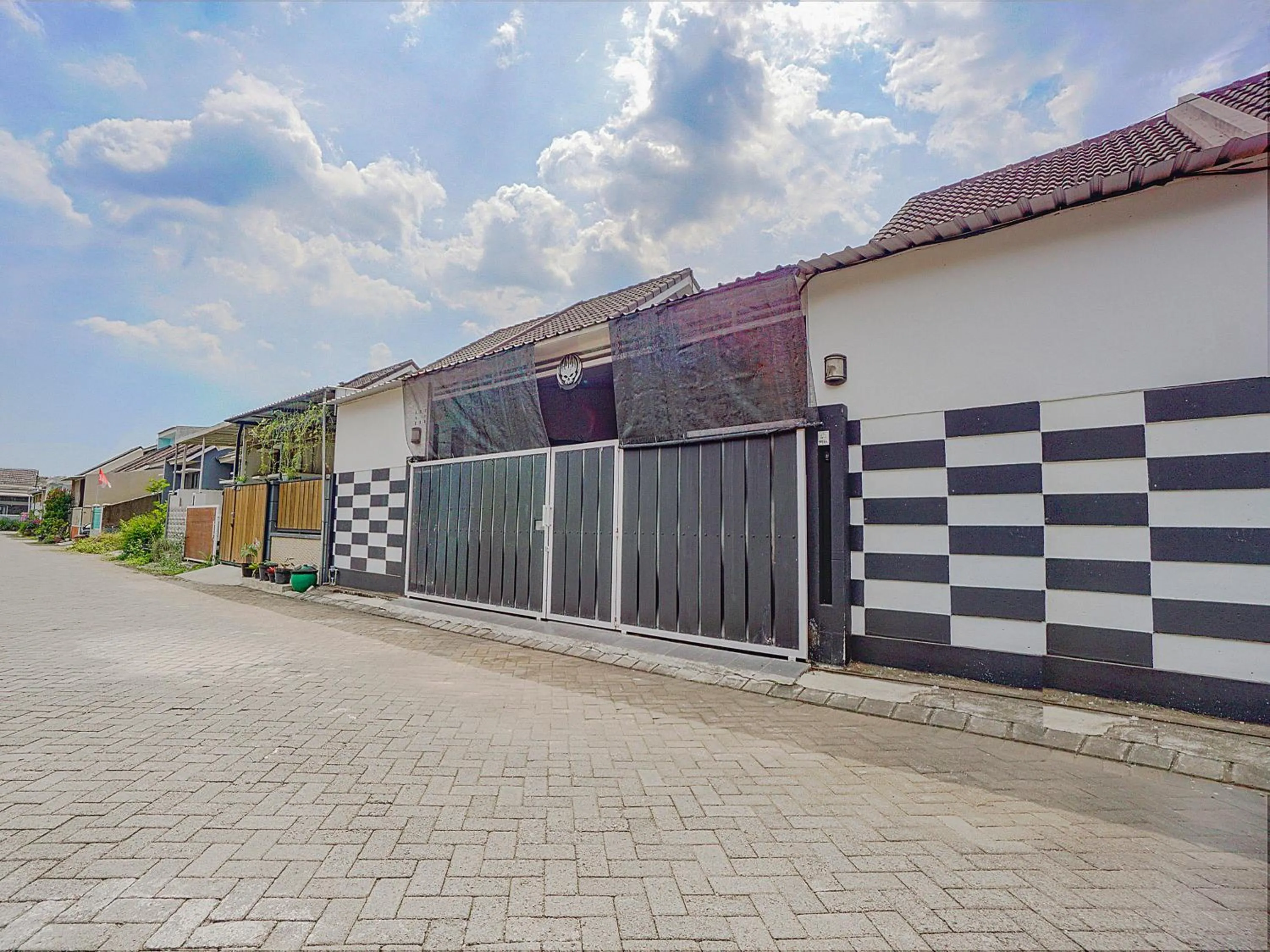 Facade/entrance in Hotel O Happy Homestay Syariah