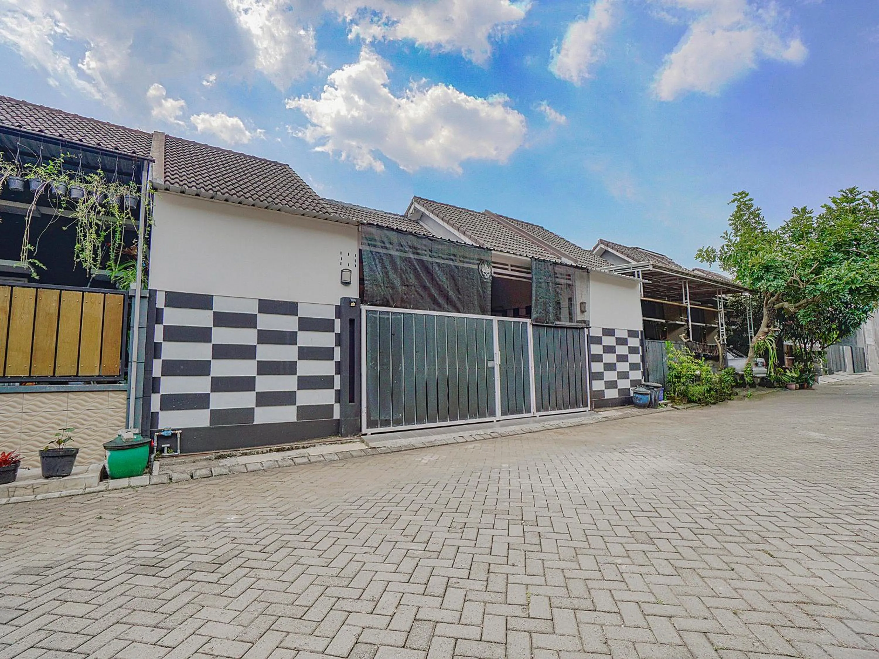 Facade/entrance in Hotel O Happy Homestay Syariah