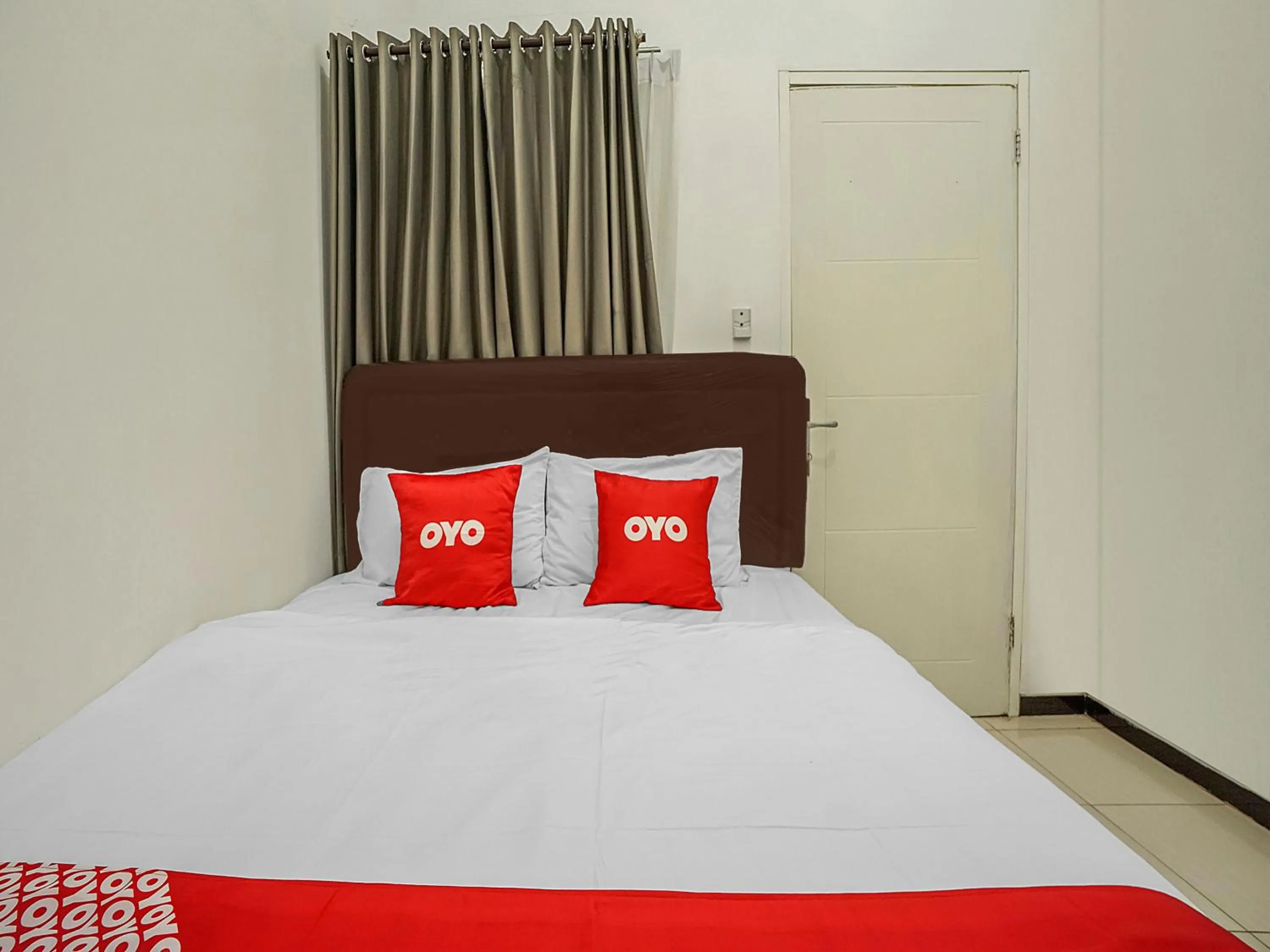 Bedroom, Bed in Hotel O Happy Homestay Syariah