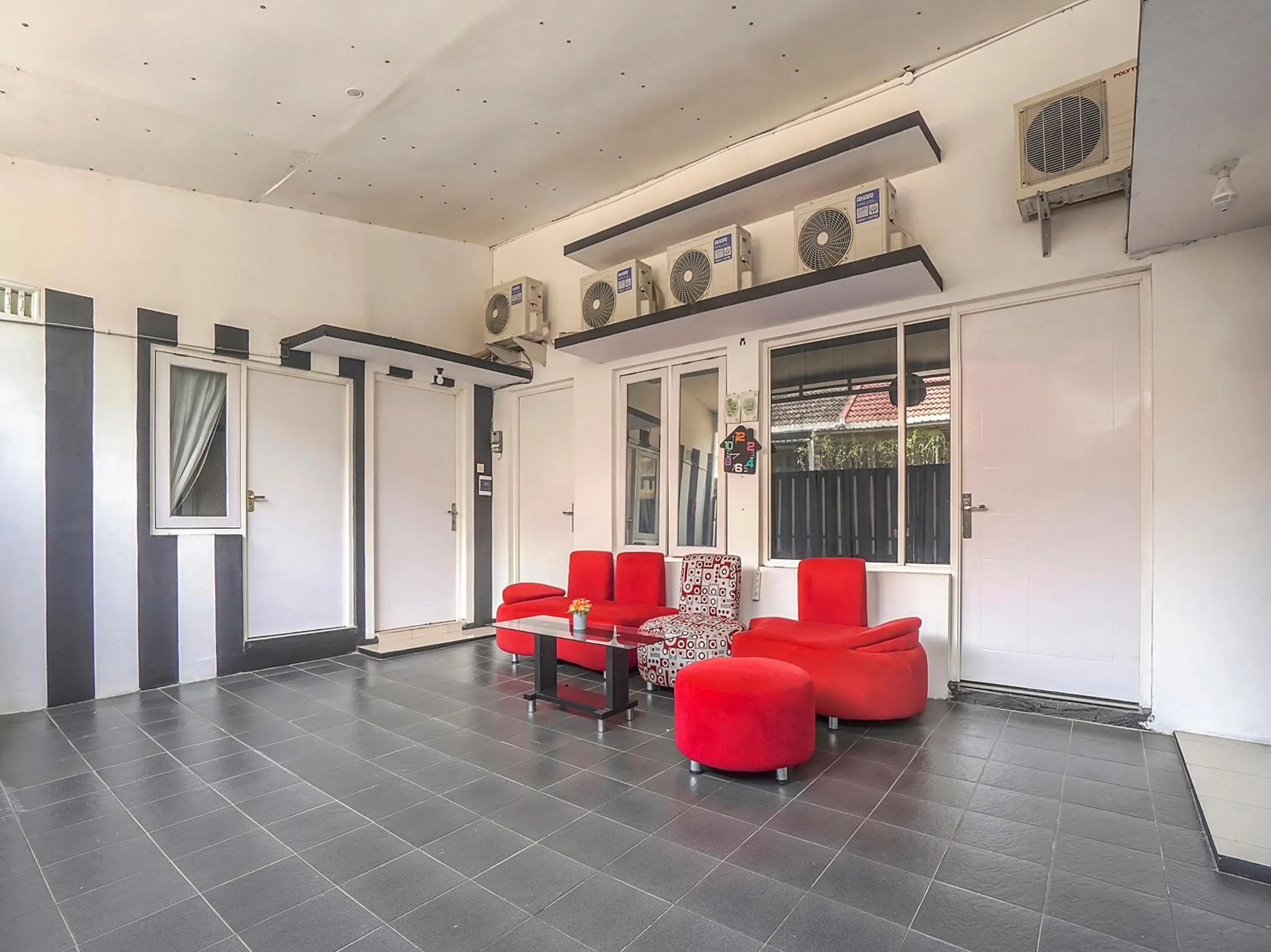 Seating area in Hotel O Happy Homestay Syariah