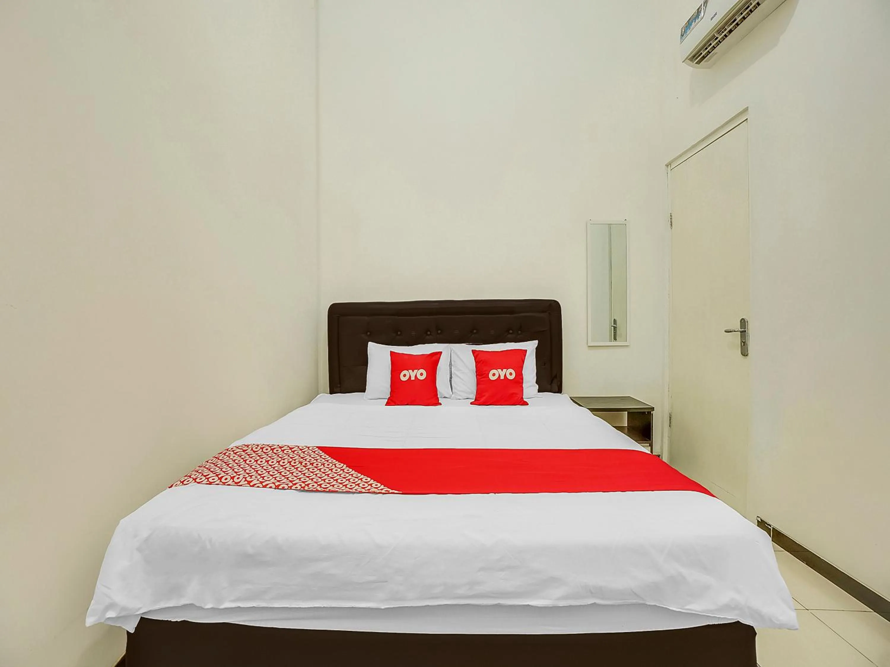 Bedroom, Bed in Hotel O Happy Homestay Syariah