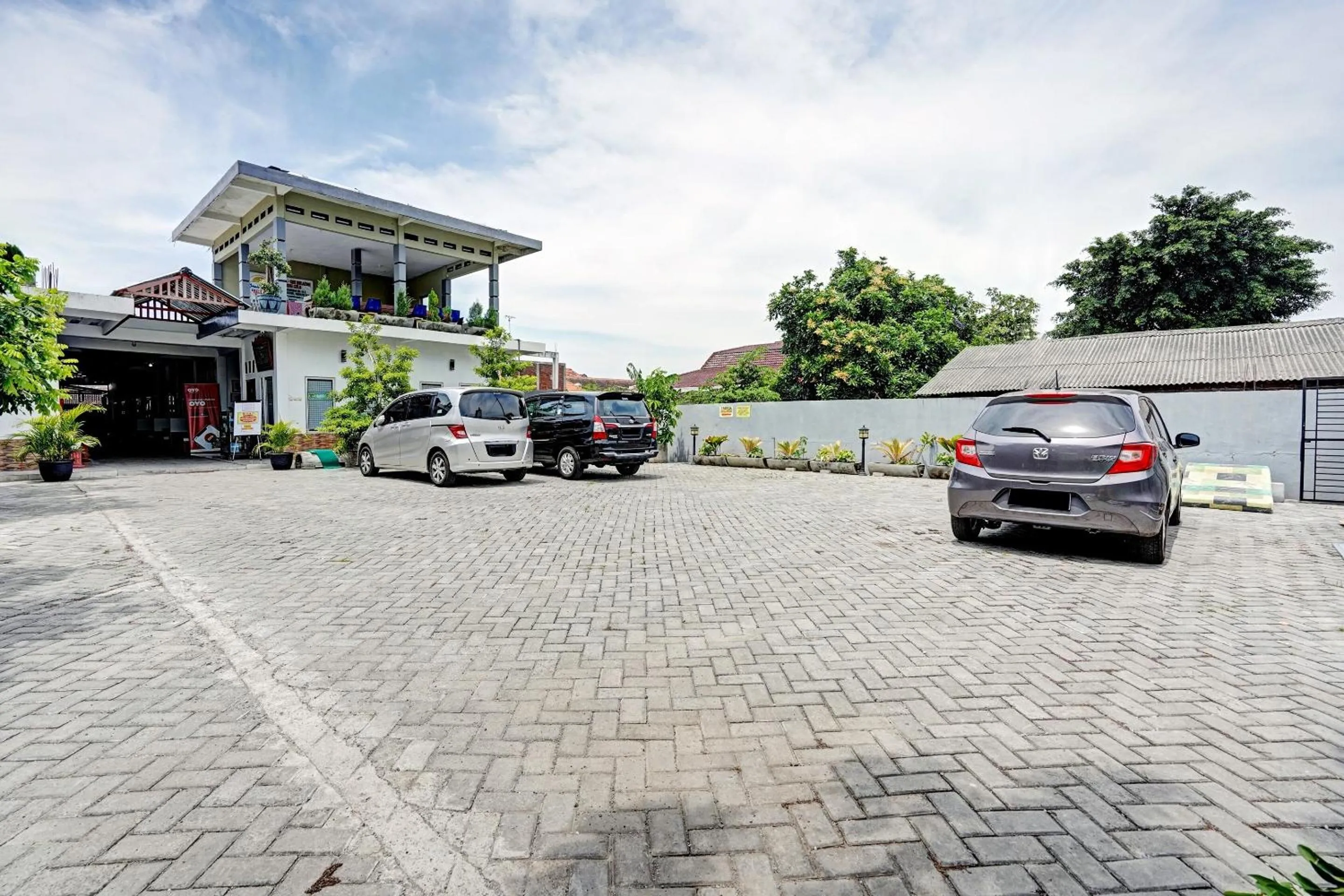 Facade/entrance in OYO Life 90678 Omah Kulo Guest House