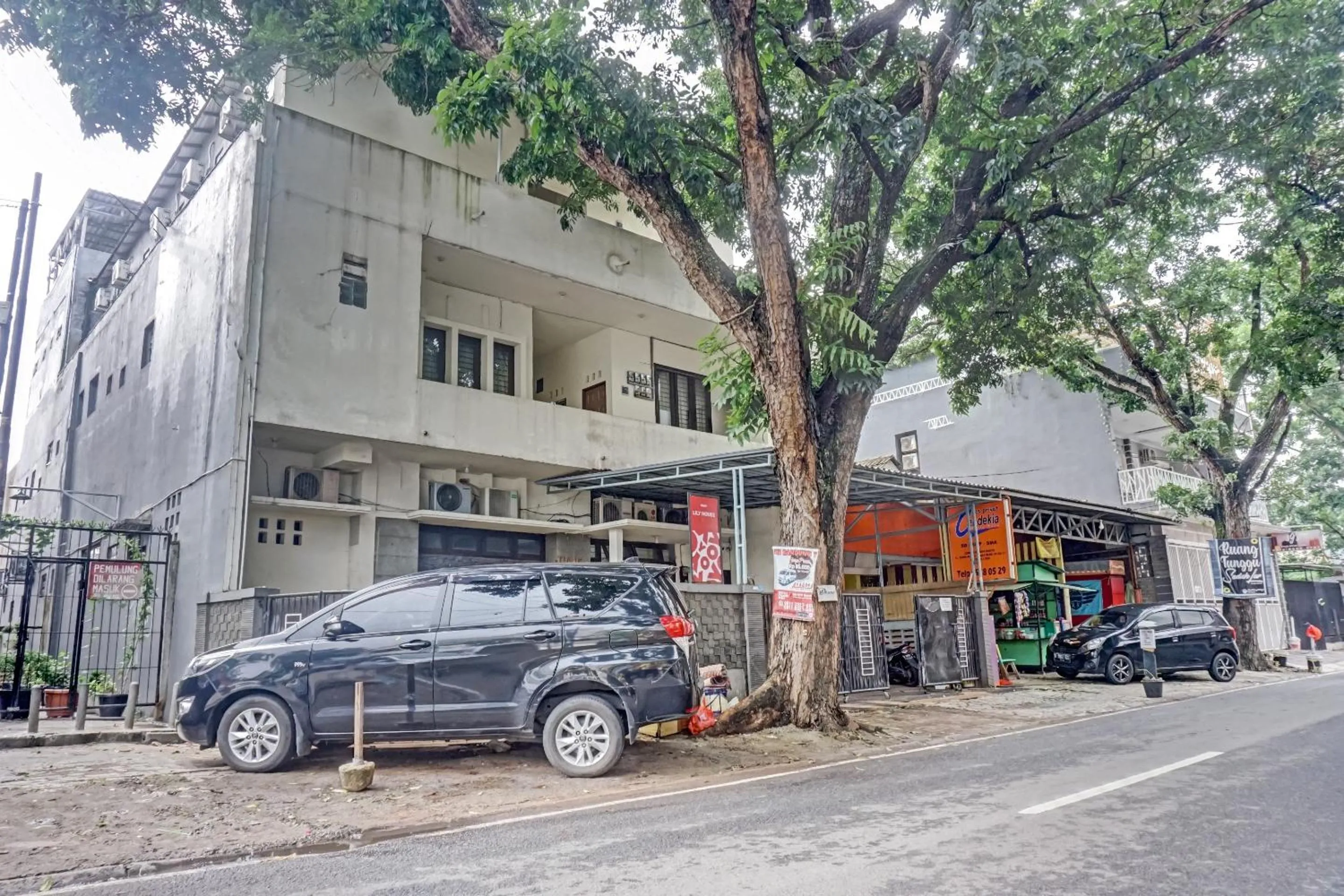 Facade/entrance in Hotel O Lily House