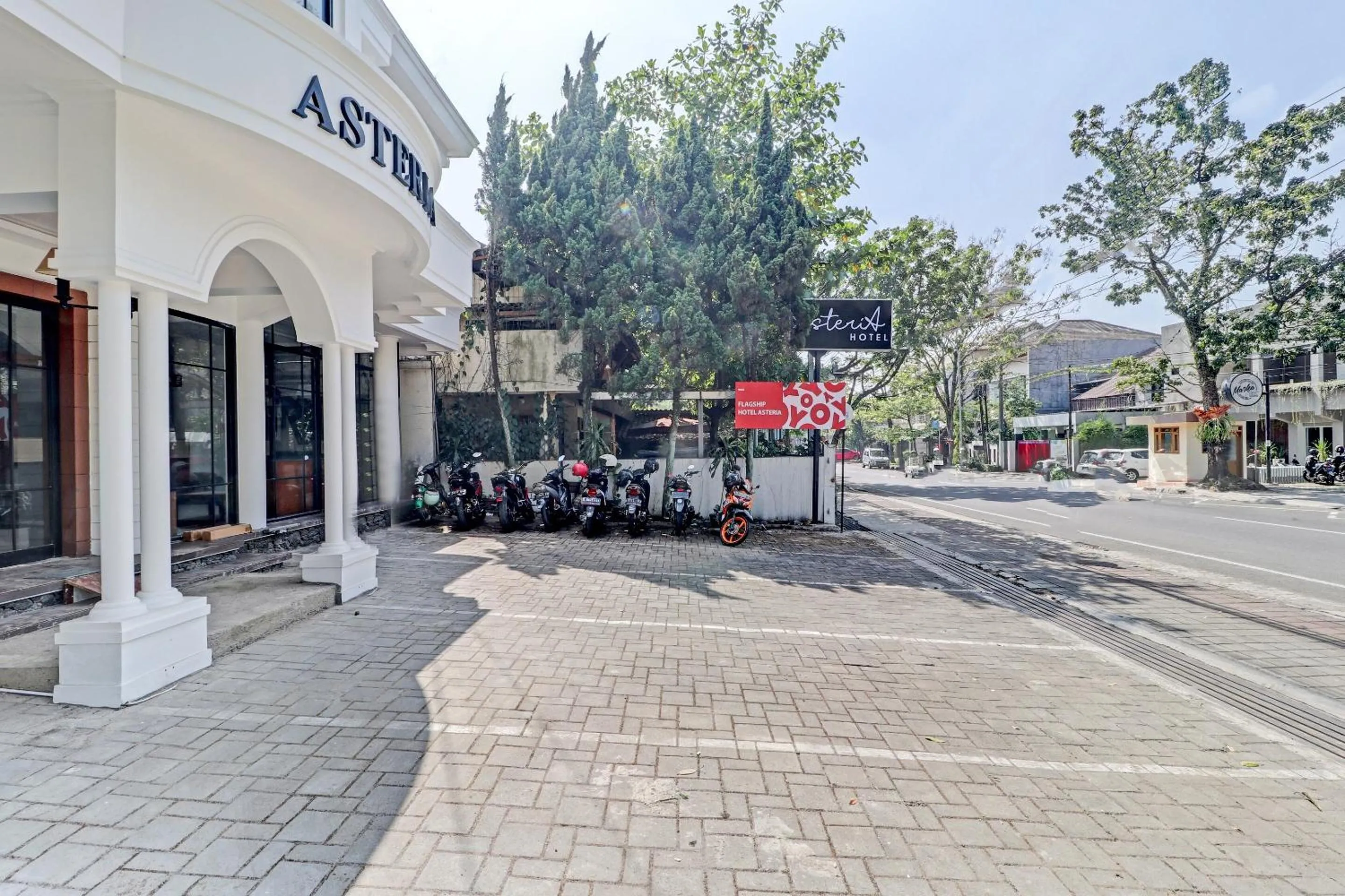 Facade/entrance in Collection O Riau Near Trans Studio Bandung Formerly Asteria Hotel
