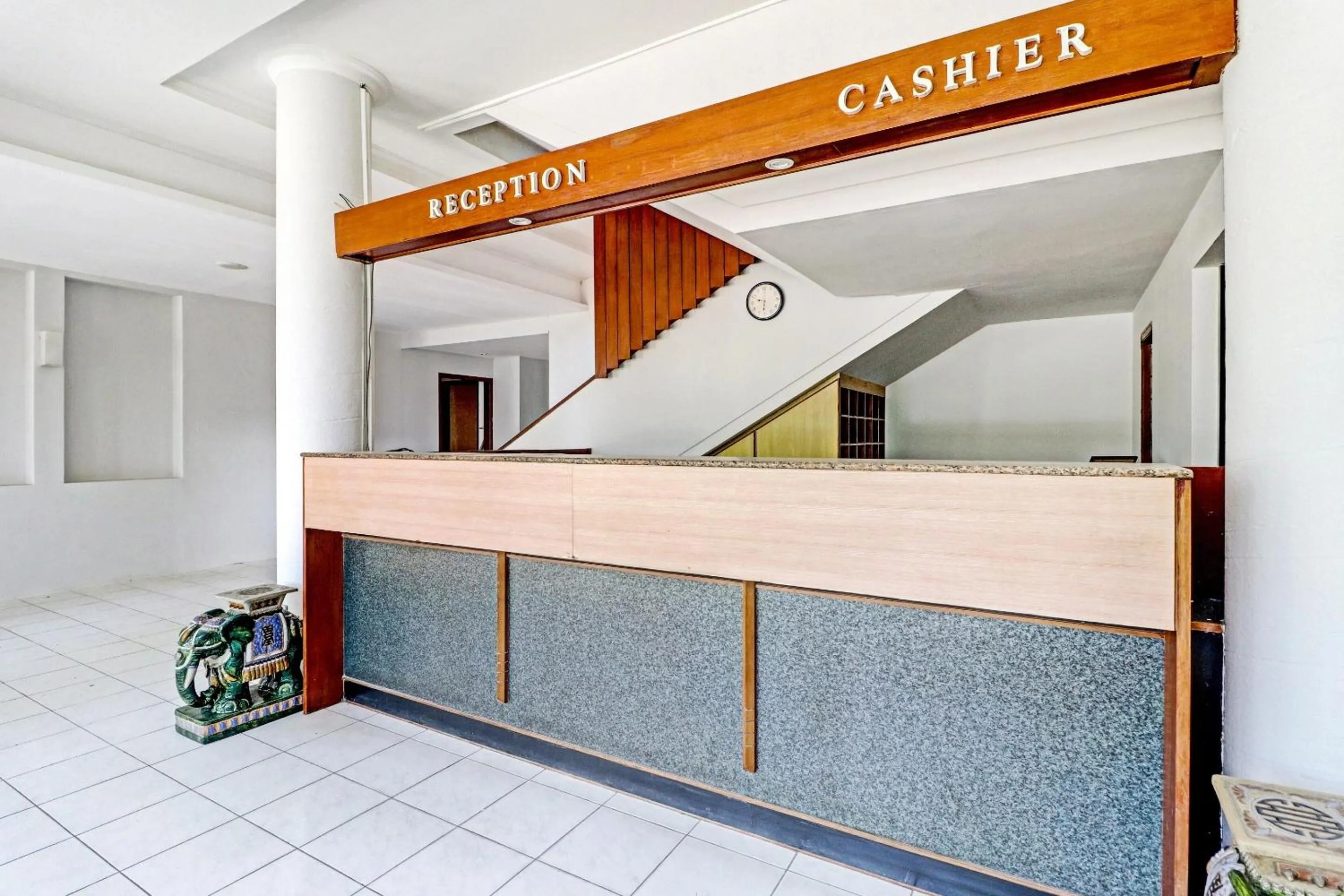 Lobby or reception in Collection O Riau Near Trans Studio Bandung Formerly Asteria Hotel