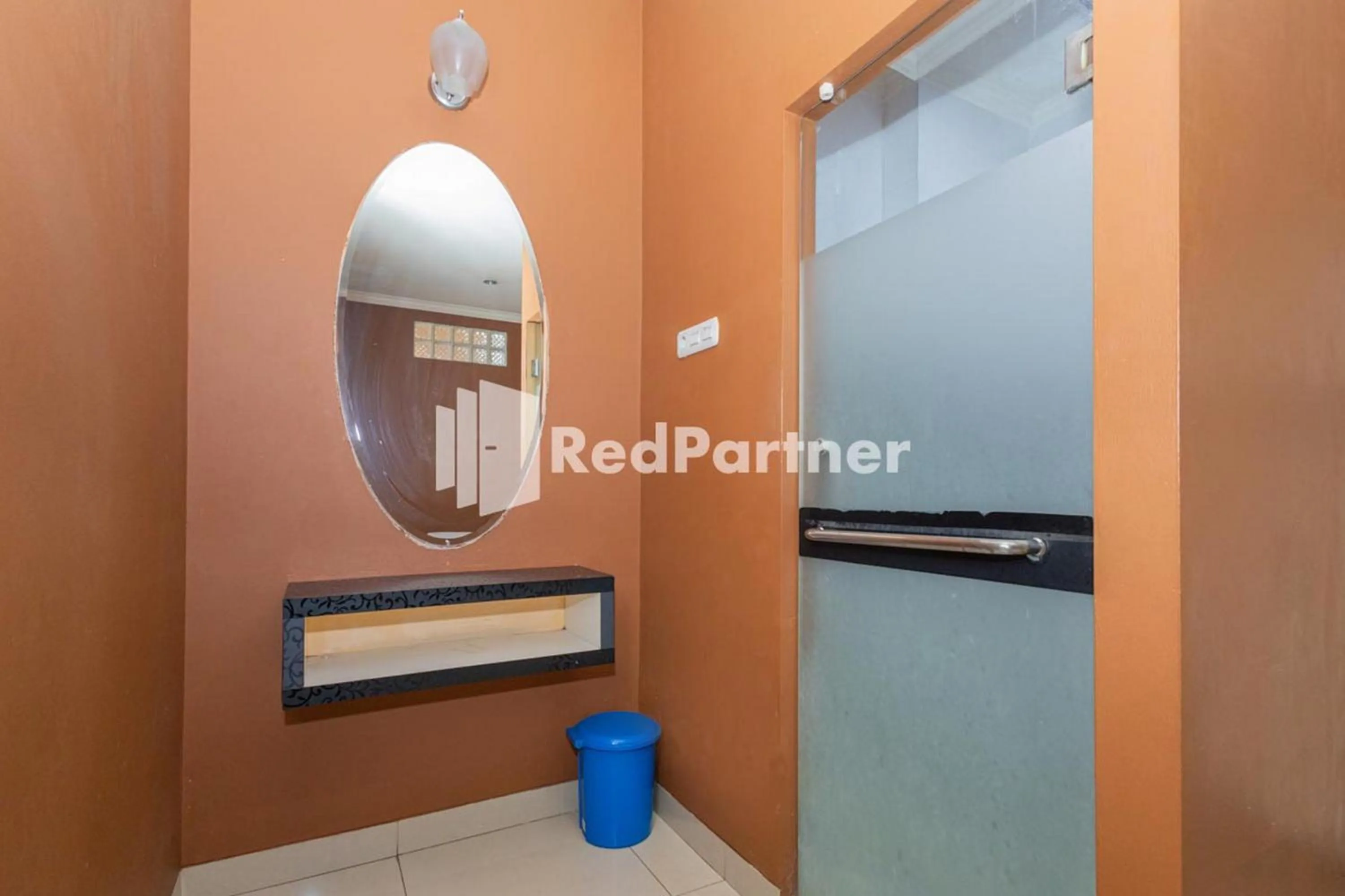 Bedroom in Star Hotel Jaksa Mitra RedDoorz