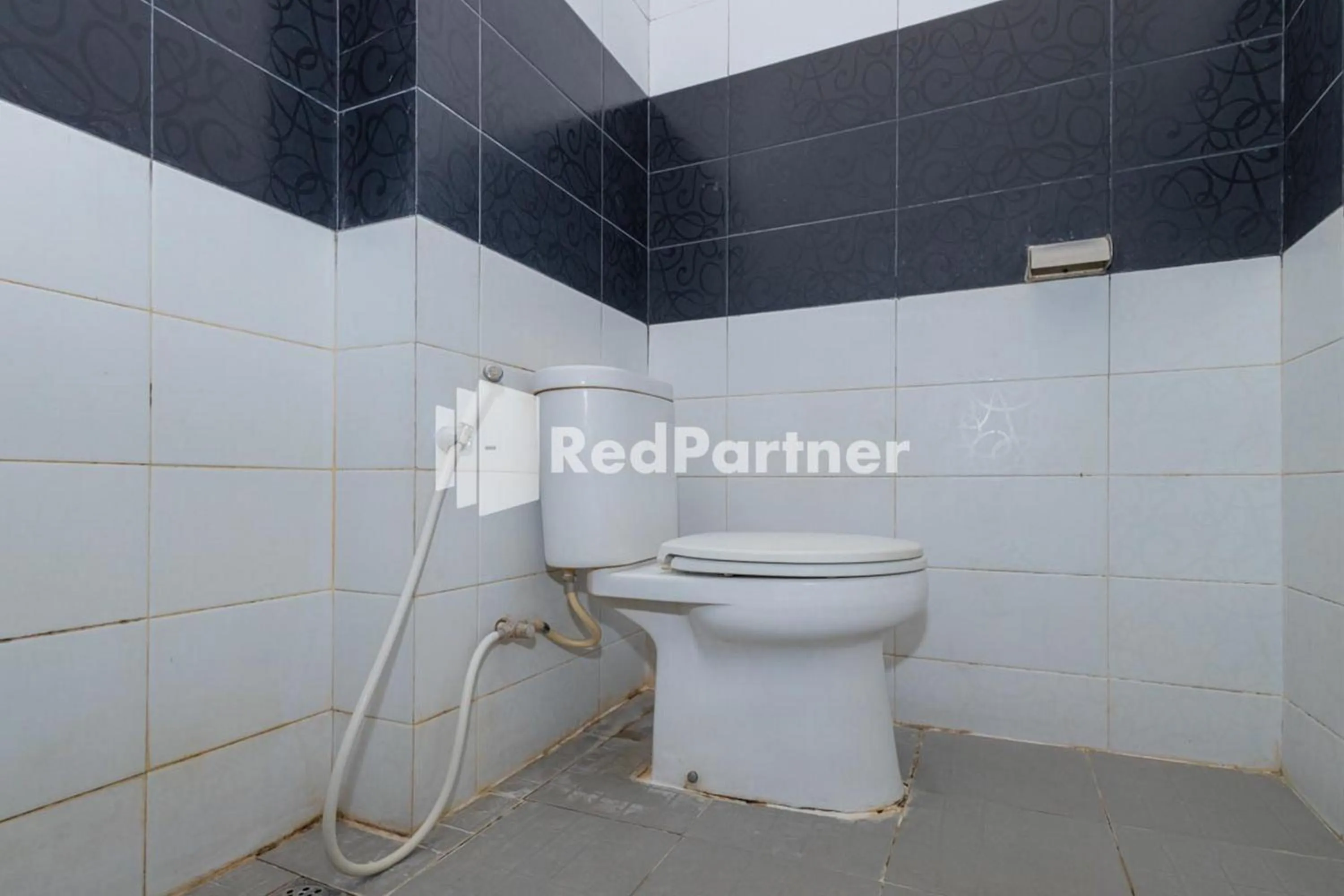 Toilet in Star Hotel Jaksa Mitra RedDoorz