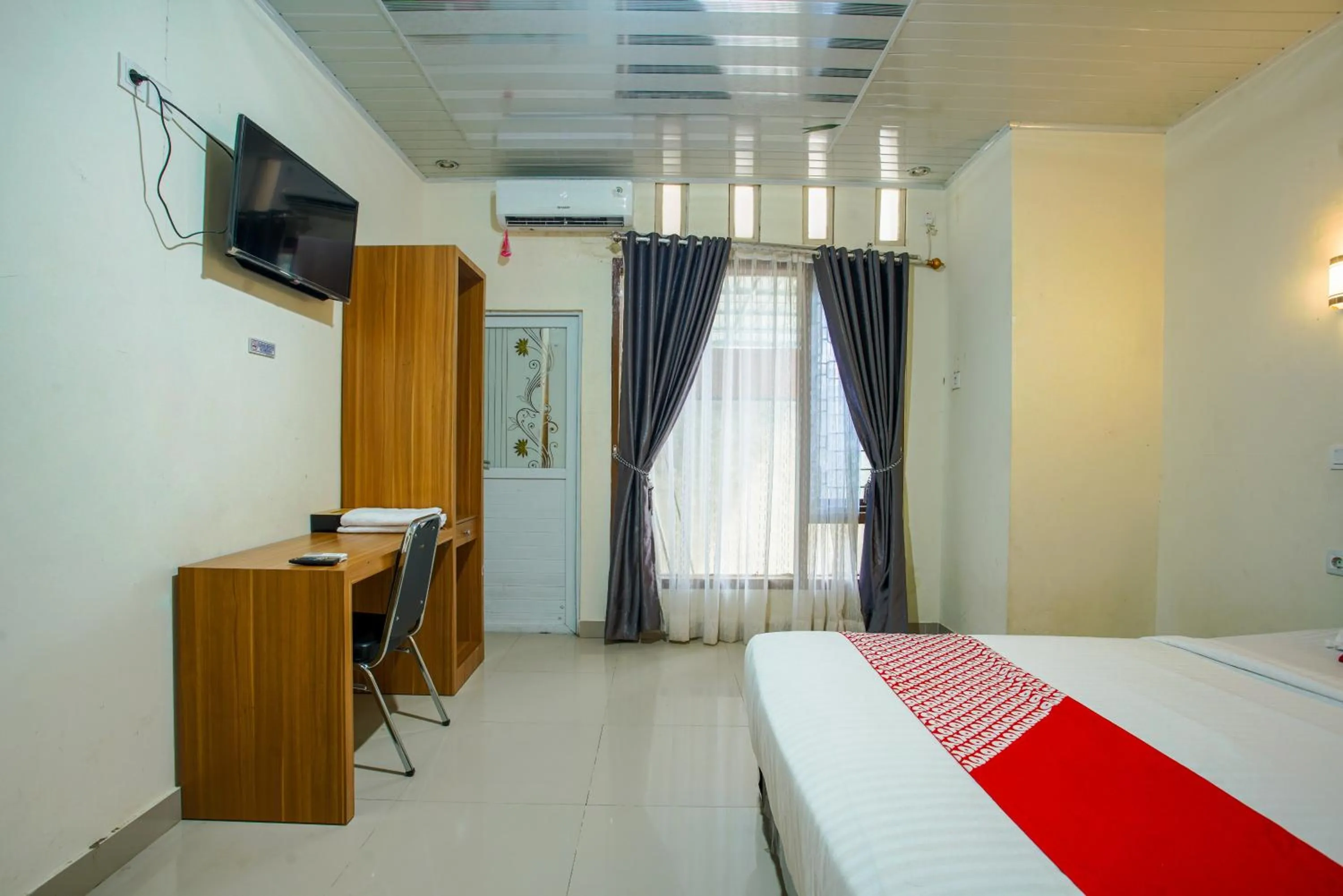 Bedroom, Bed in Capital O 90643 Suri Guest House Syariah