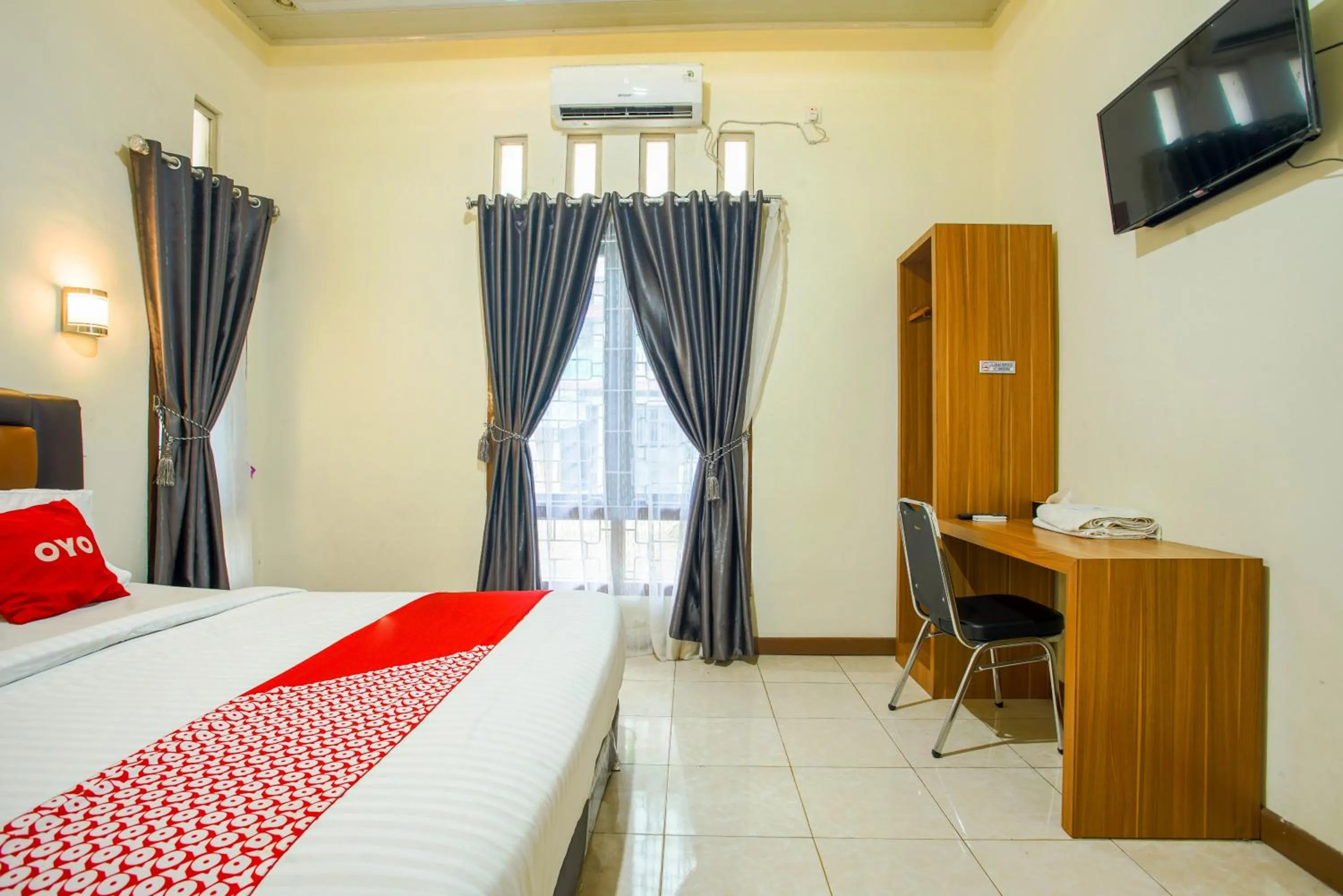 Bedroom, Bed in Capital O 90643 Suri Guest House Syariah