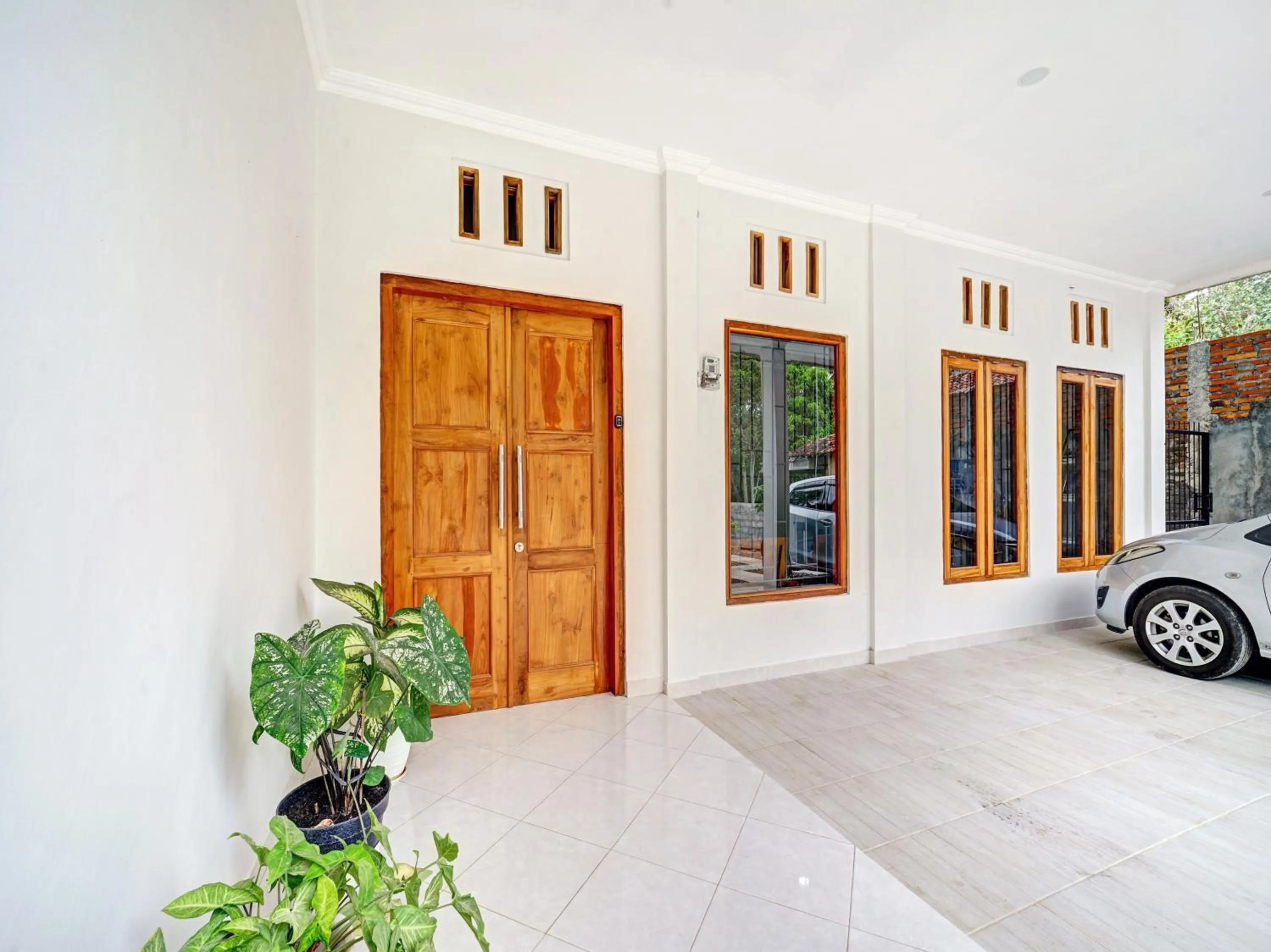 Facade/entrance in RedDoorz at Omah Candi Sari near Airport YIA