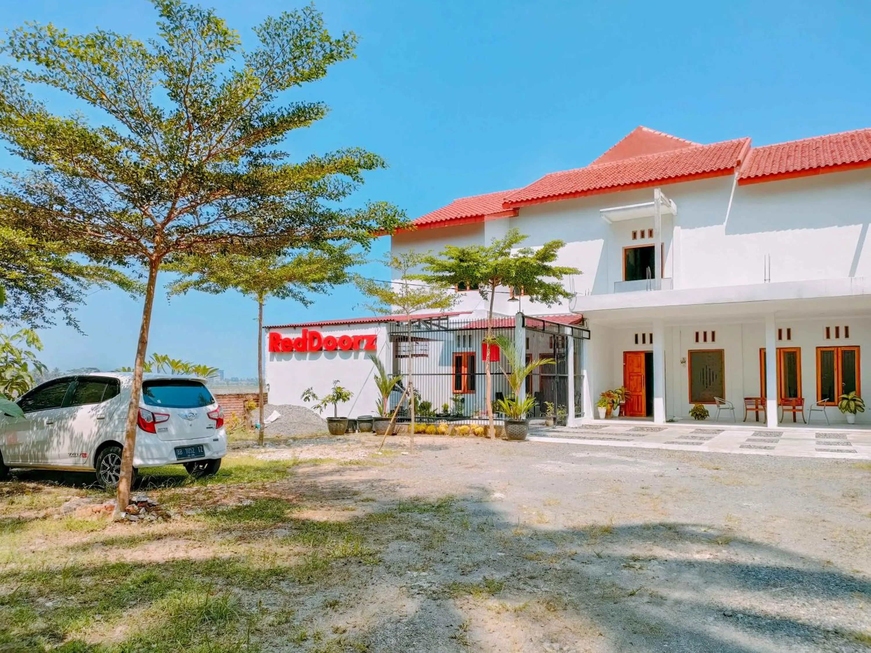 RedDoorz at Omah Candi Sari near Airport YIA