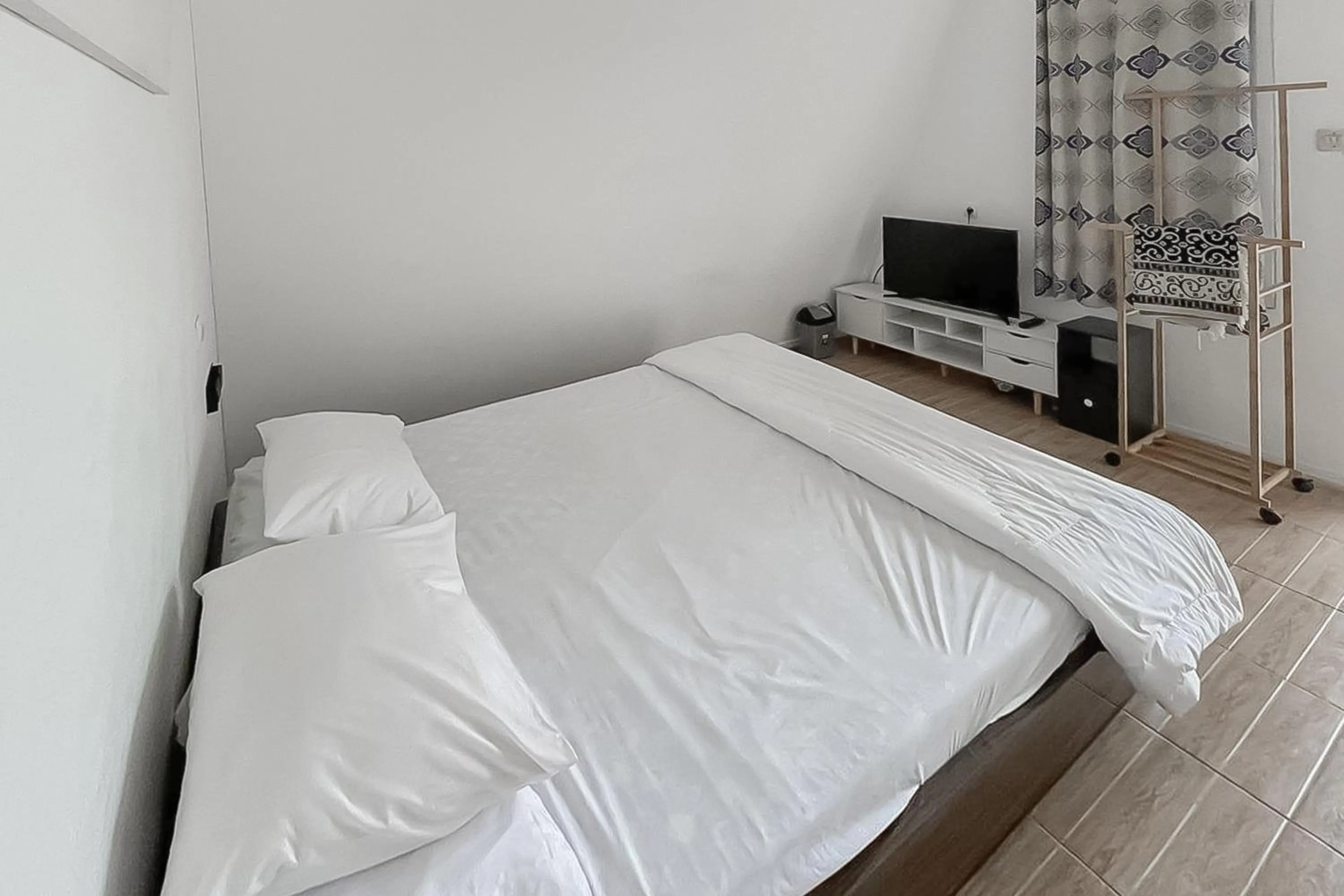 Bed in RedDoorz Resort Syariah At Rancakalong Sumedang