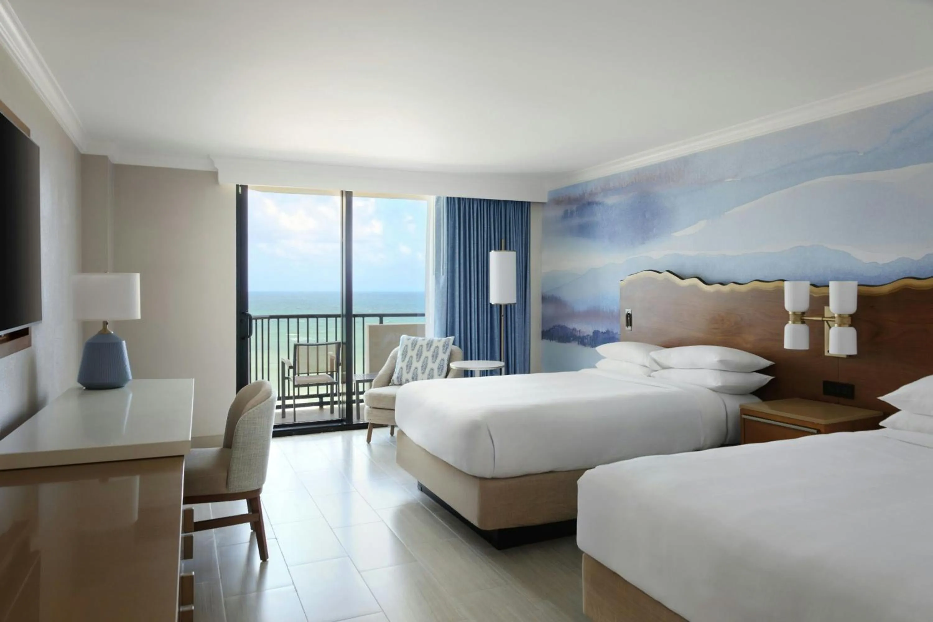 Photo of the whole room, Bed in Fort Lauderdale Marriott Harbor Beach Resort & Spa