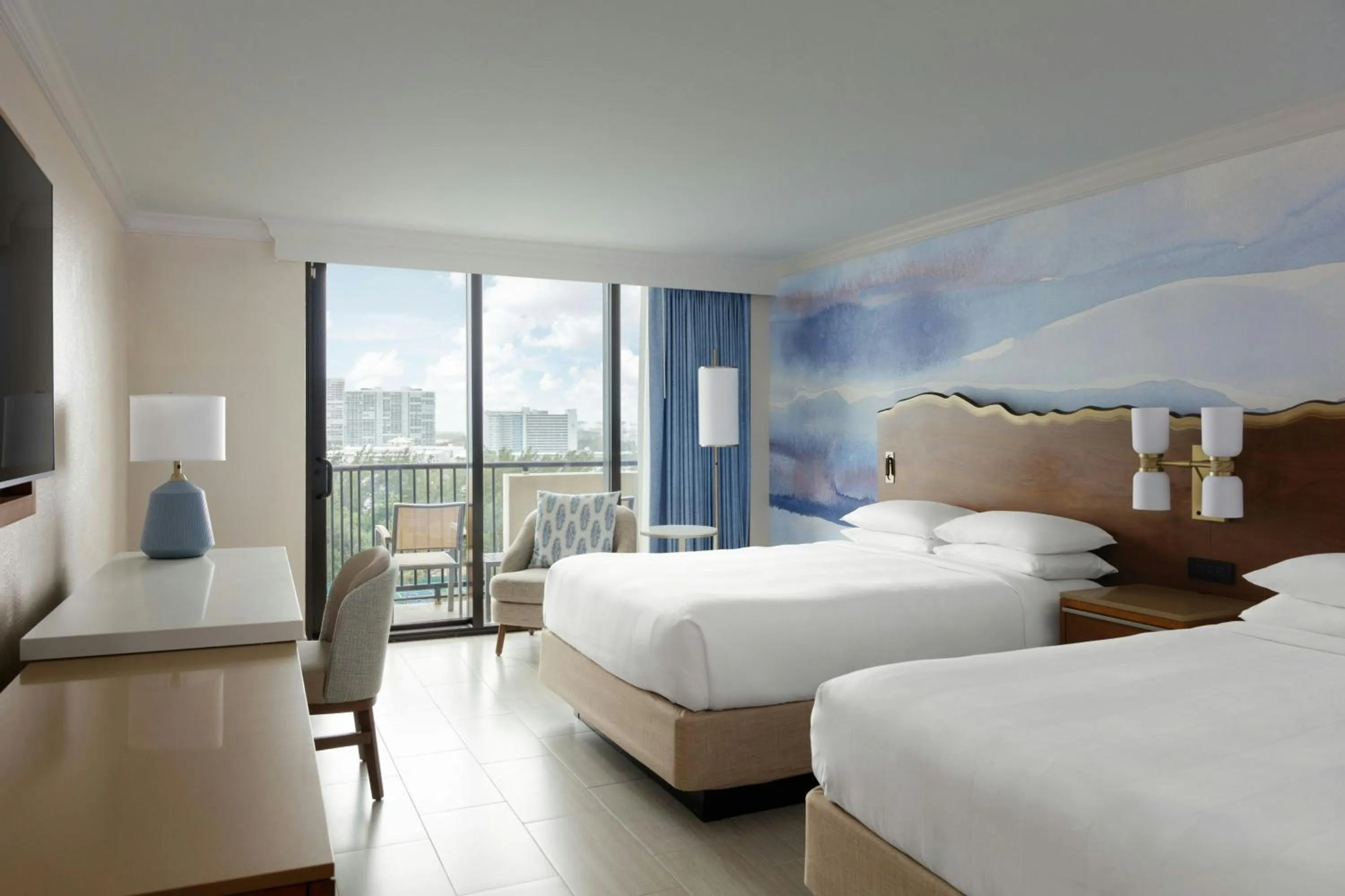 Photo of the whole room, Bed in Fort Lauderdale Marriott Harbor Beach Resort & Spa