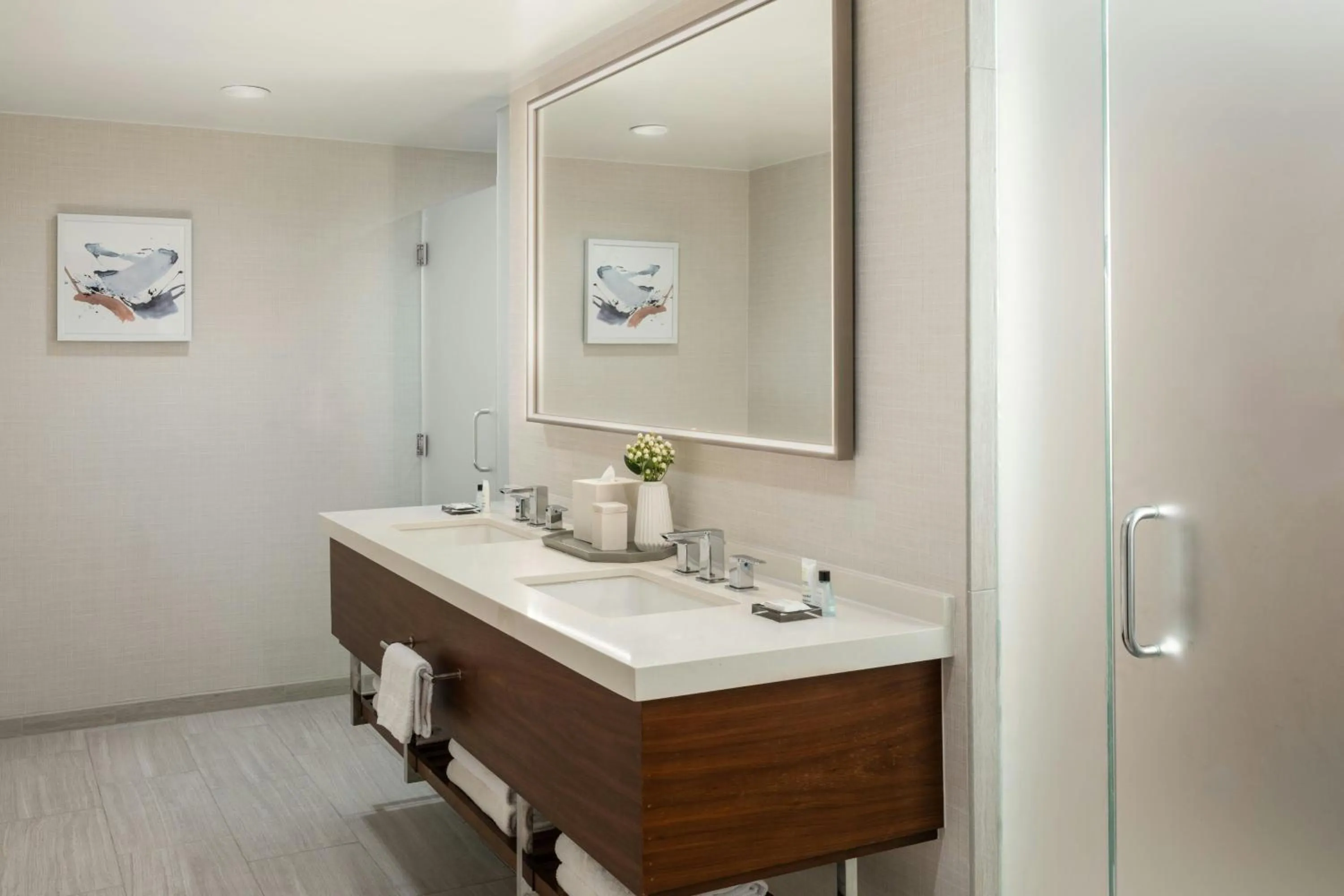 Bathroom in Fort Lauderdale Marriott Harbor Beach Resort & Spa
