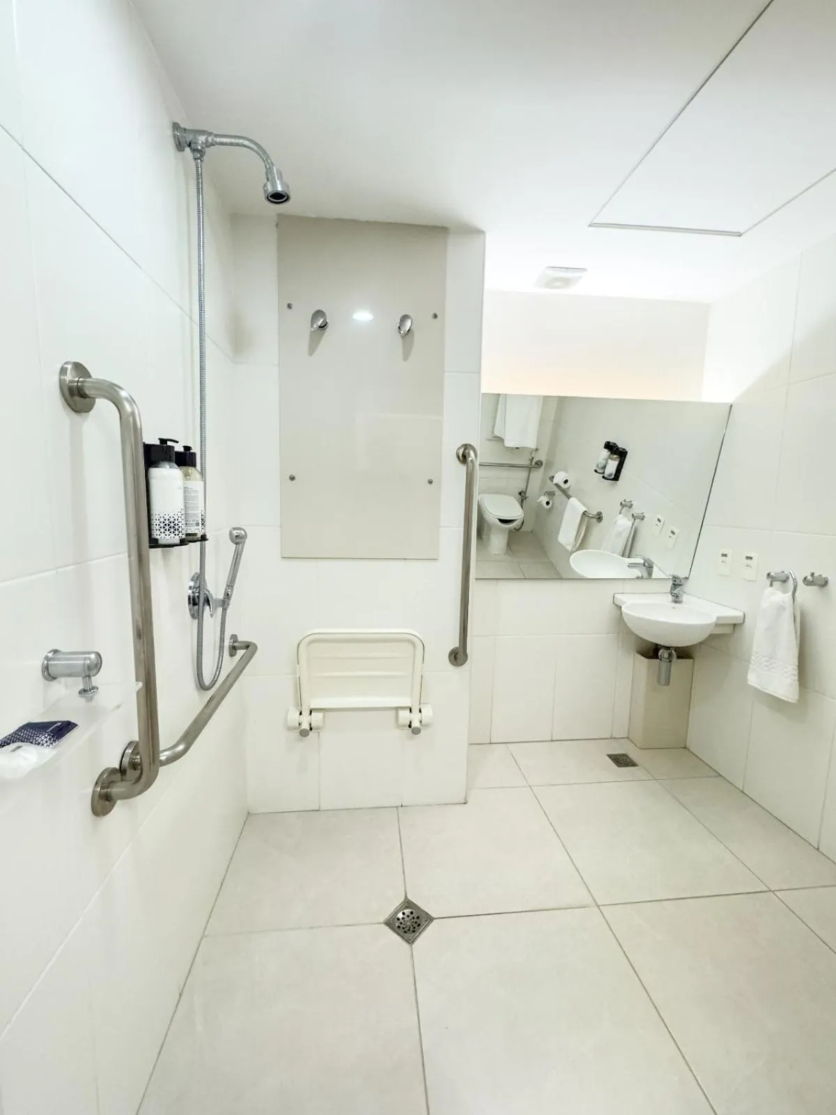 Shower in Hilton Garden Inn Belo Horizonte Lourdes