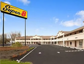 Facade/entrance in Super 8 by Wyndham Rahway/Newark