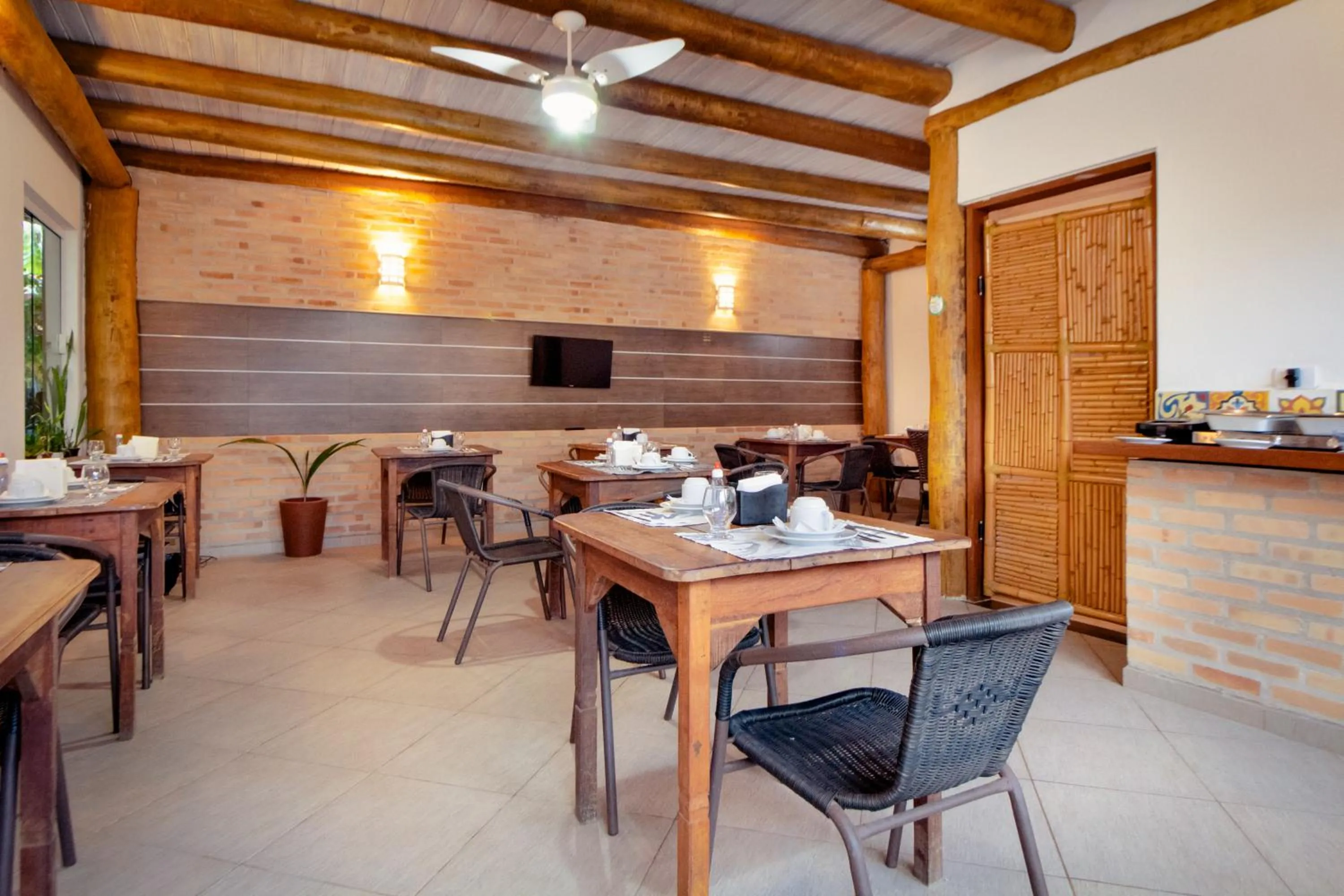 Restaurant/places to eat in VELINN Pousada Iguana Azul