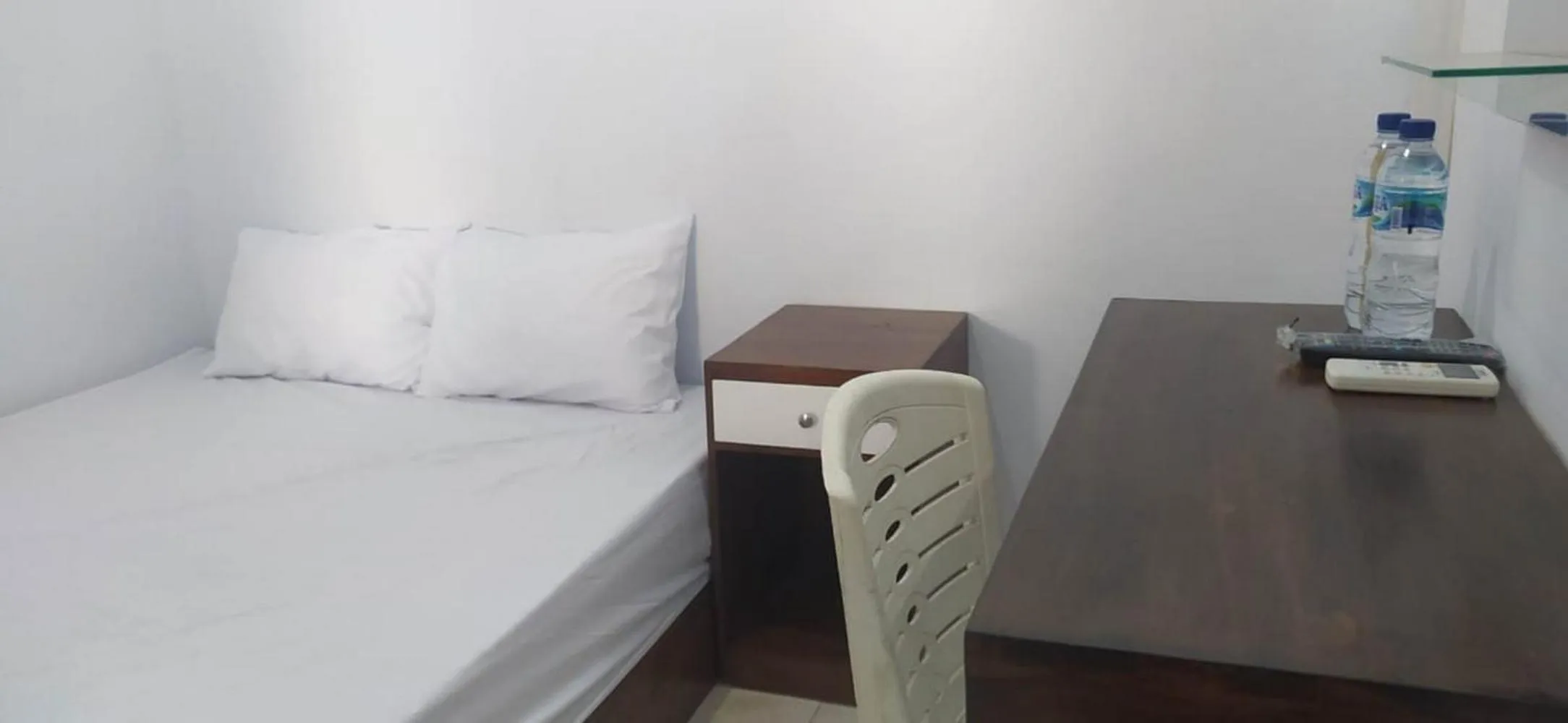 Bedroom, Bed in RedDoorz Syariah near Transmart Tegal