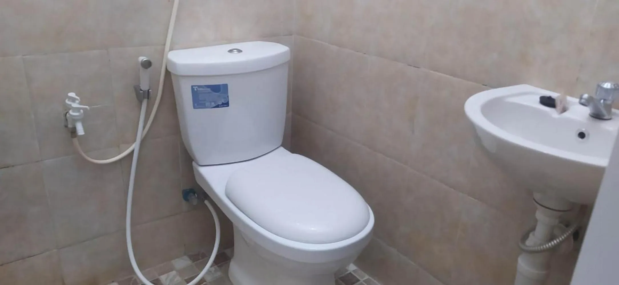 Bathroom in RedDoorz Syariah near Transmart Tegal