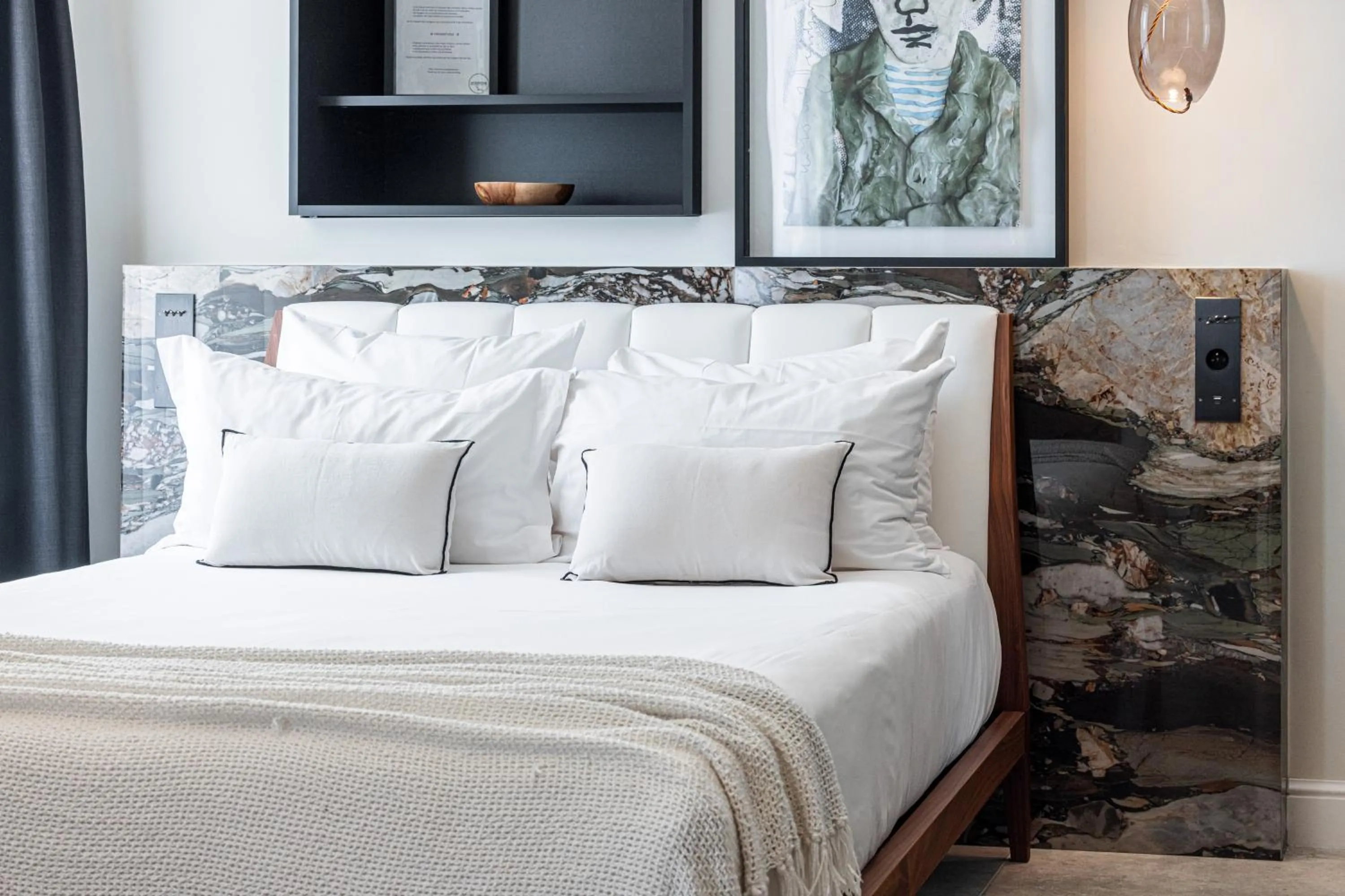 Bed in Le Dortoir Boutique Suites