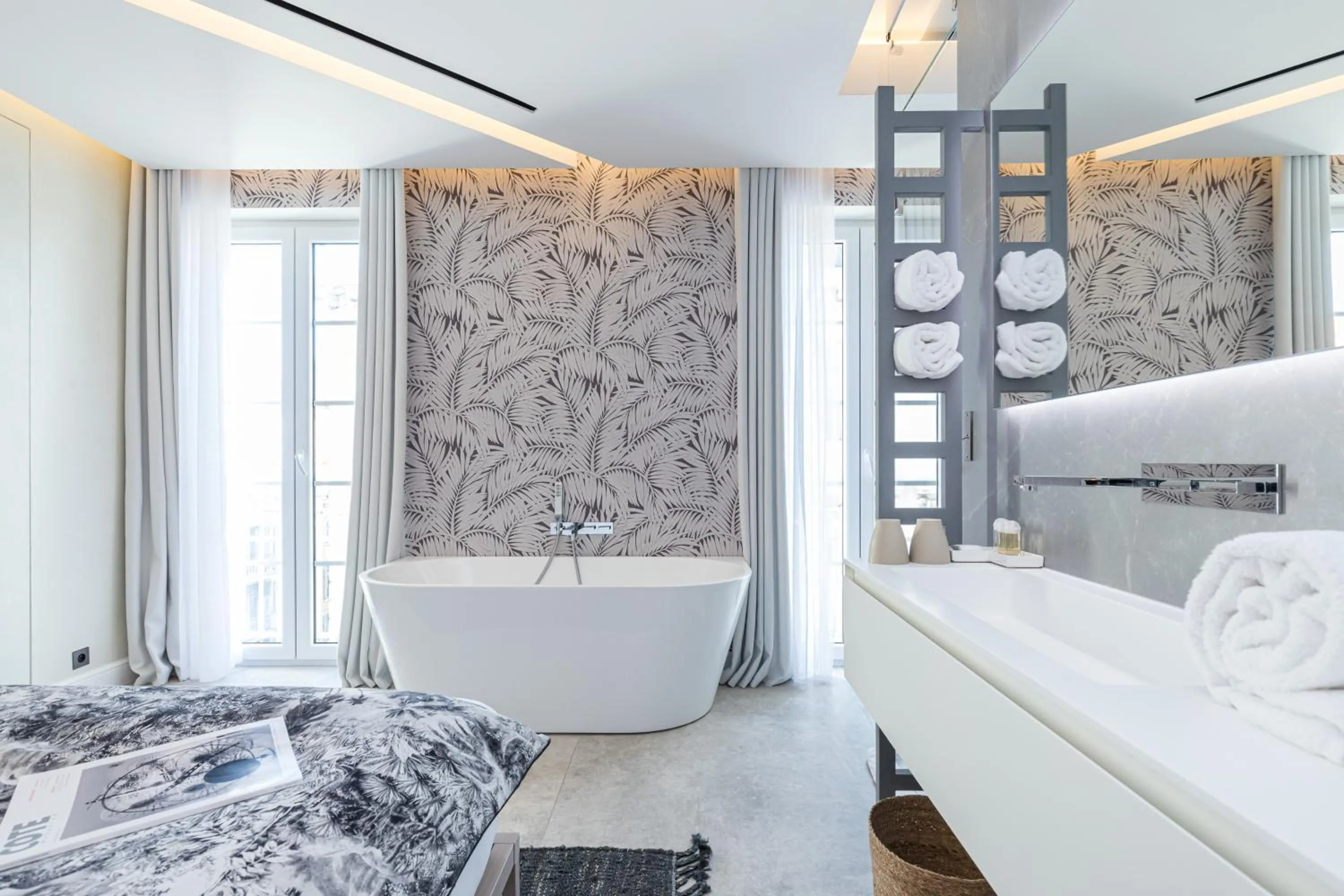 Bed in Le Dortoir Boutique Suites