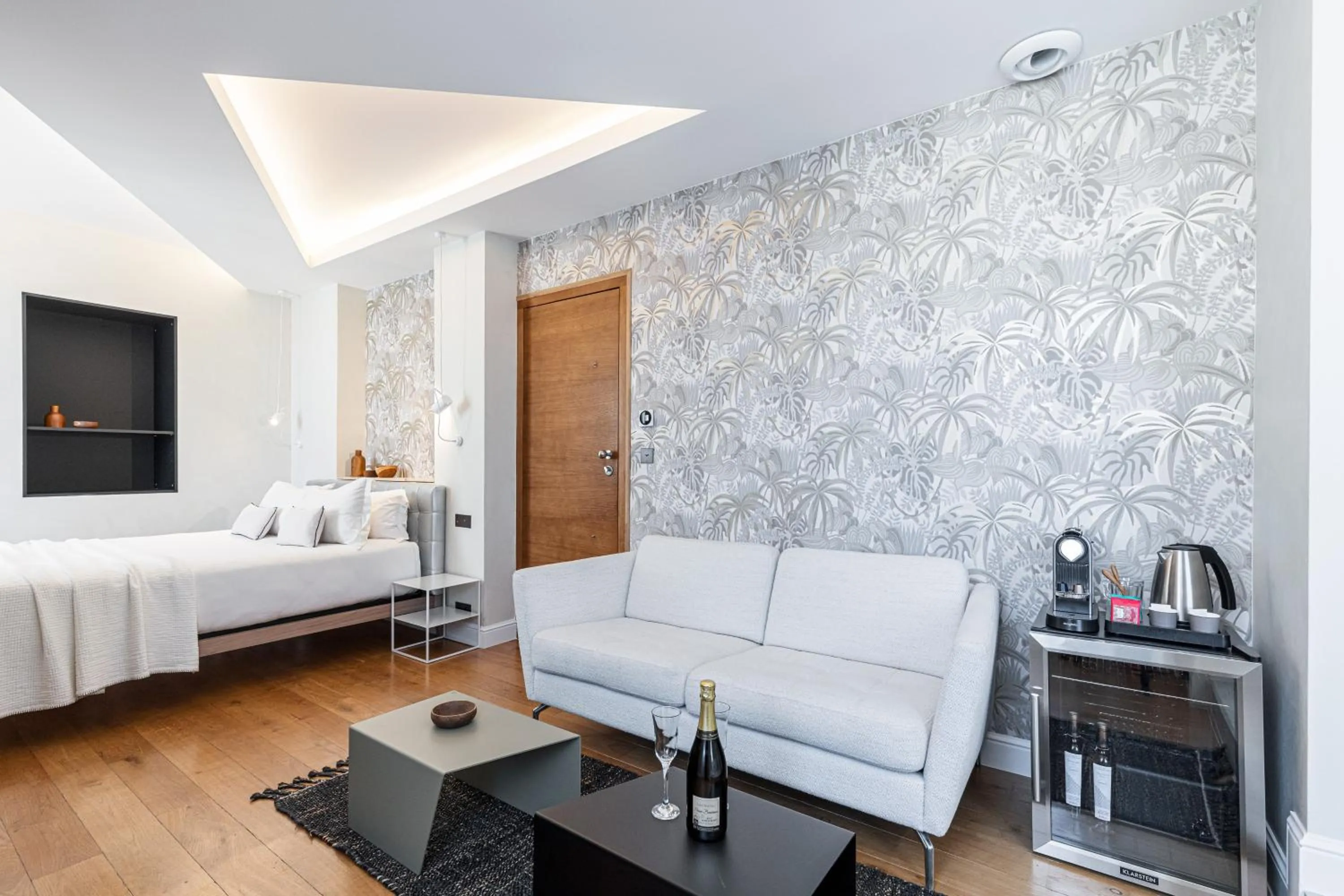 Photo of the whole room, Bed in Le Dortoir Boutique Suites