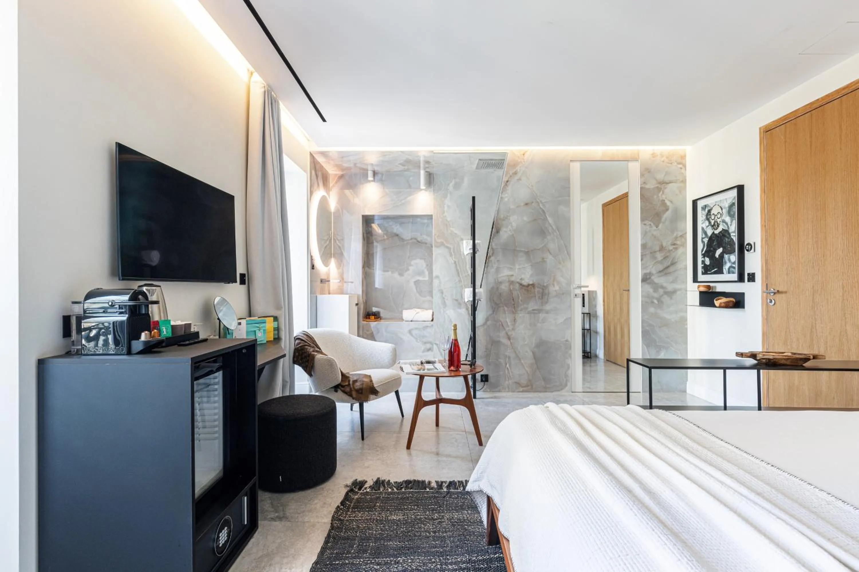 Photo of the whole room, Bed in Le Dortoir Boutique Suites