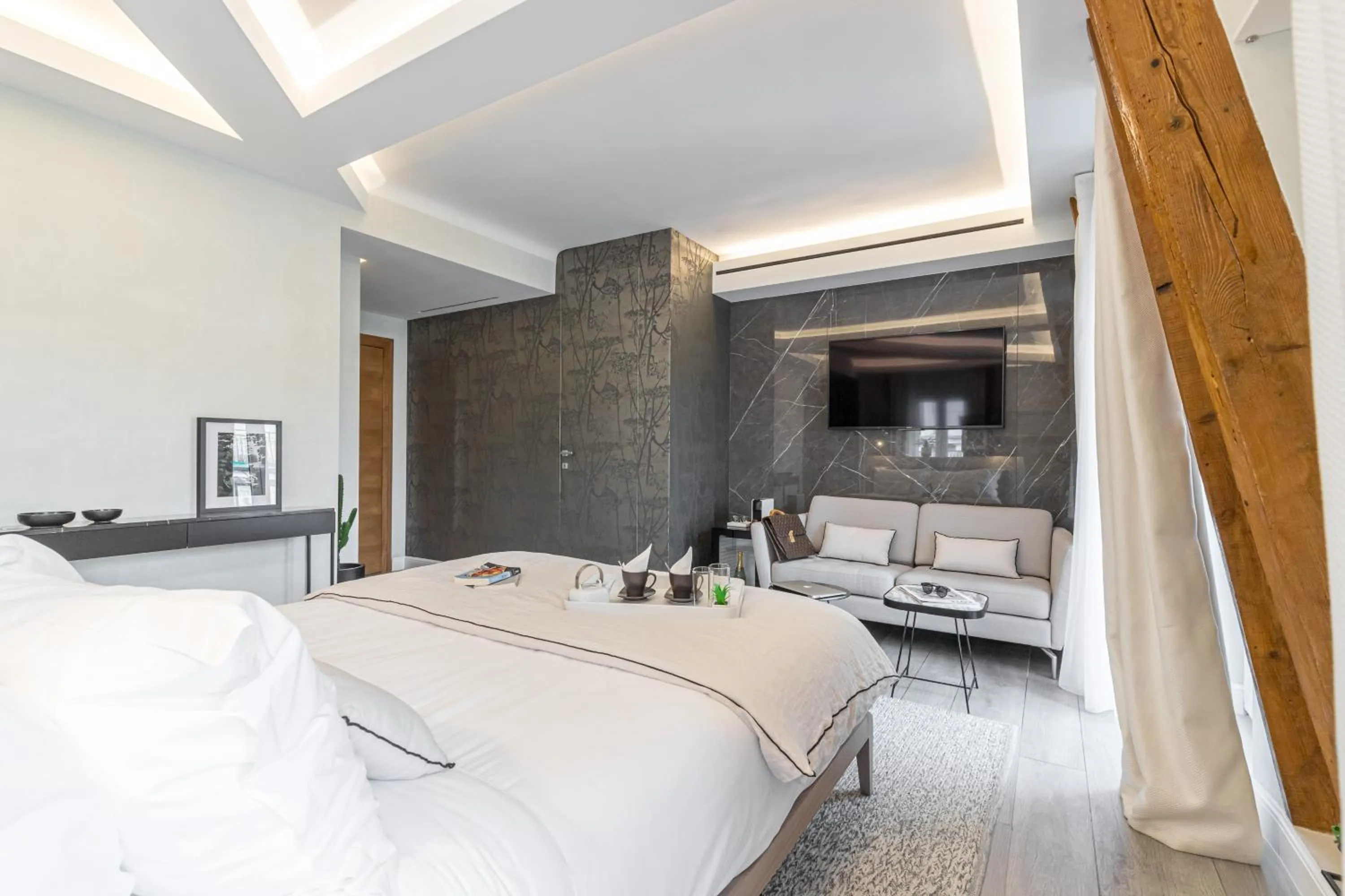 Photo of the whole room, Bed in Le Dortoir Boutique Suites