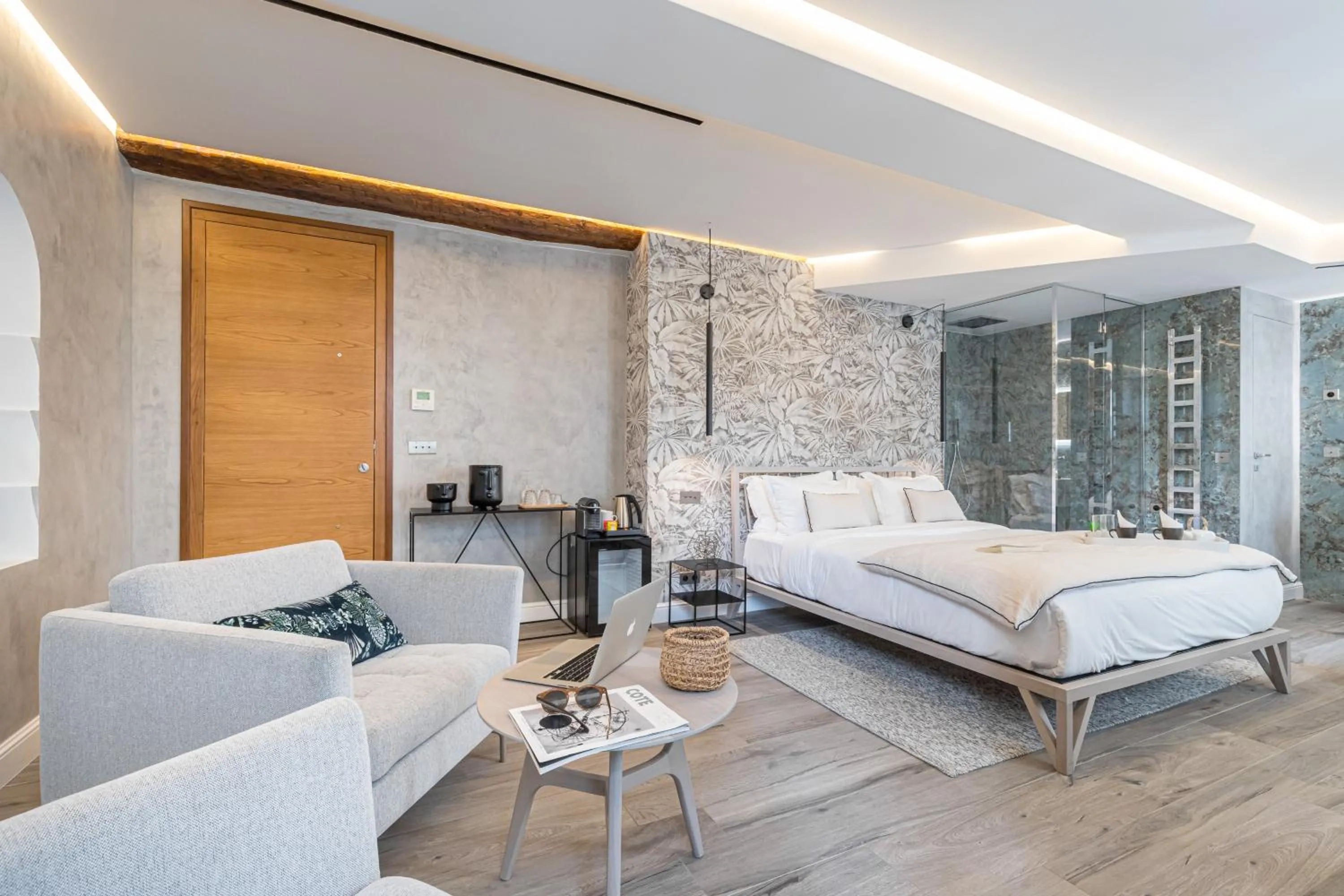 Photo of the whole room, Bed in Le Dortoir Boutique Suites