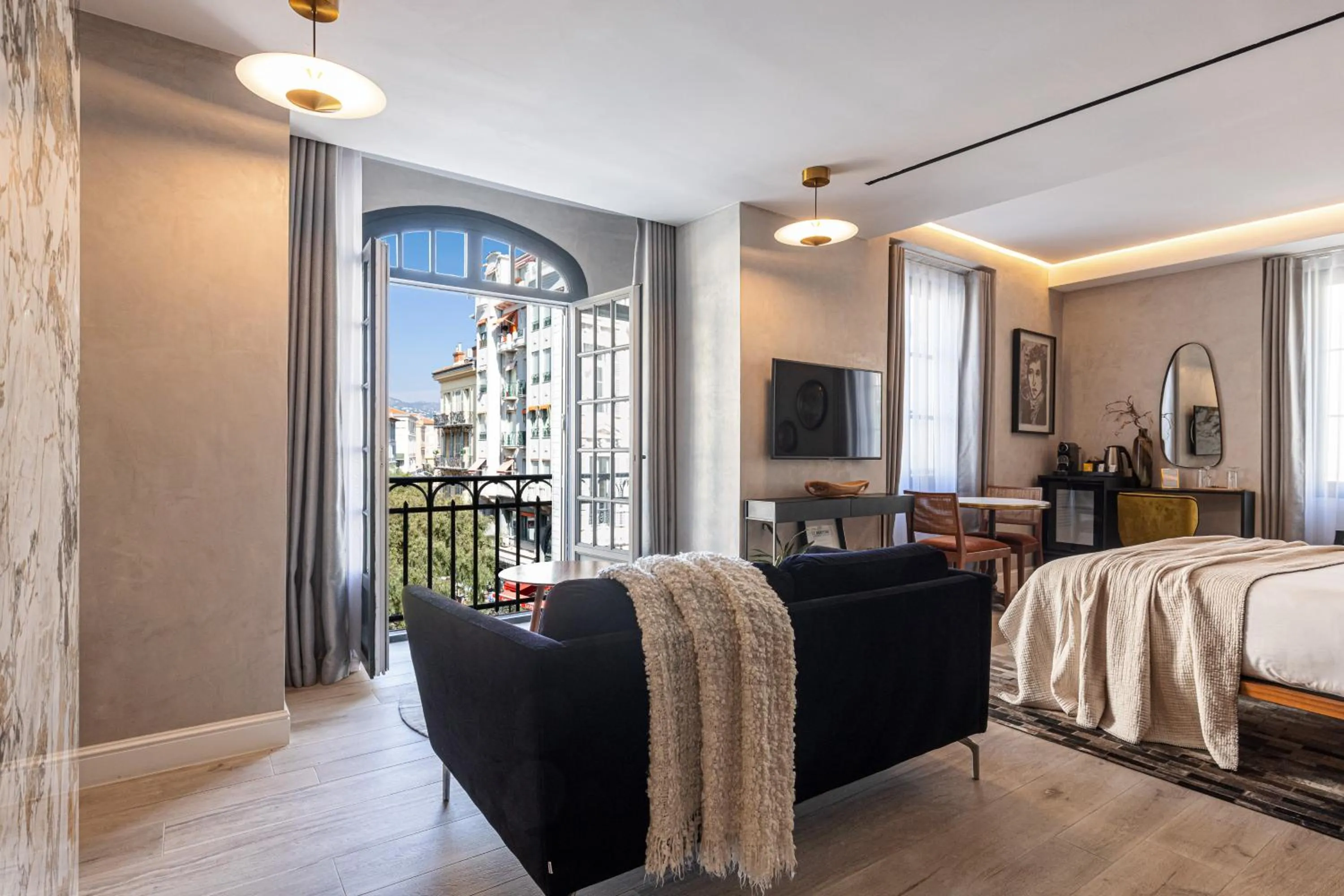 Photo of the whole room, Bed in Le Dortoir Boutique Suites